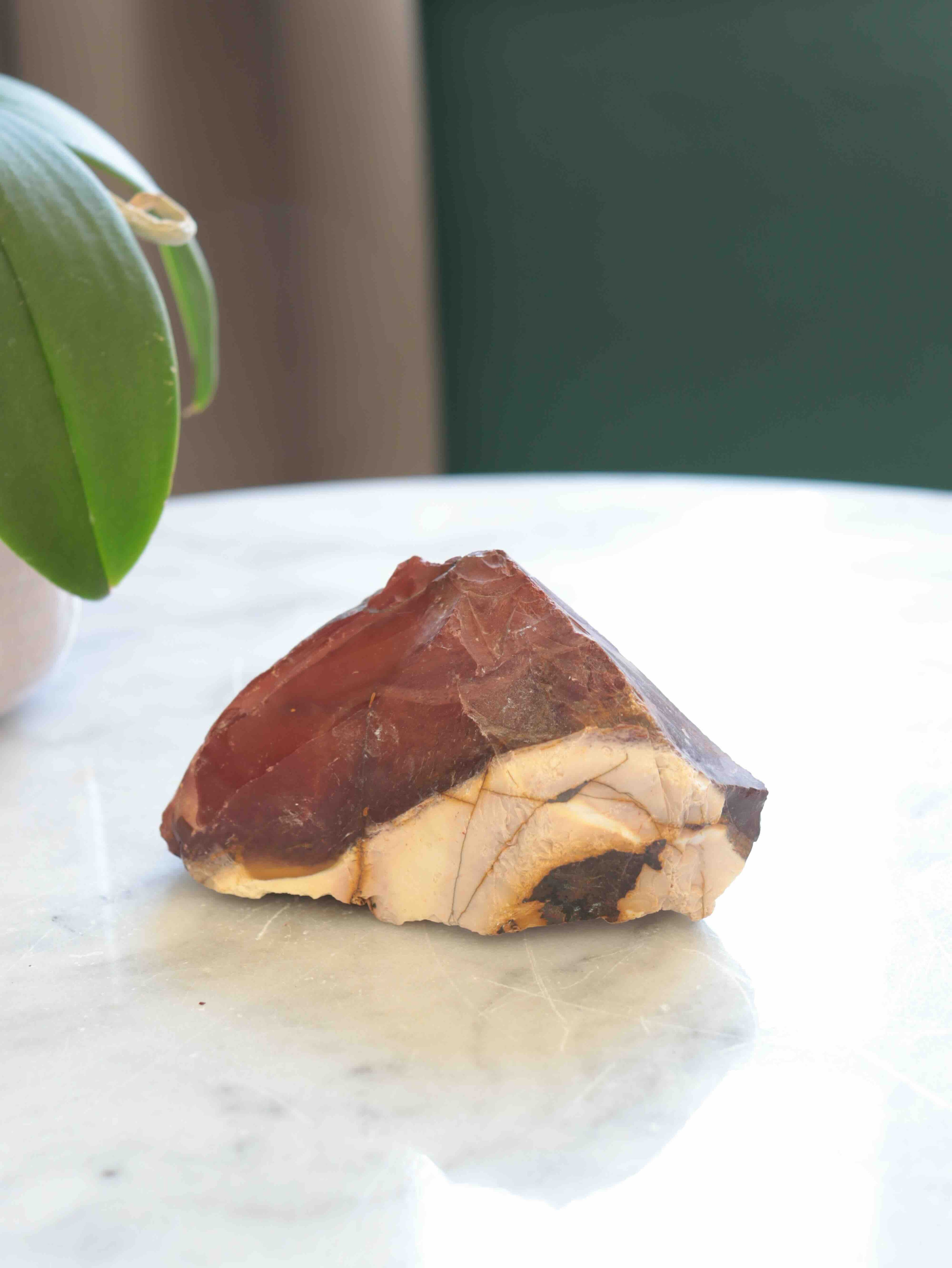 Jaspe_mookaite_Pierre_pour_la_connaissance_l_acceptation_de_soi_Magasin_de_pierres_thiques_naturelles_en_Belgique