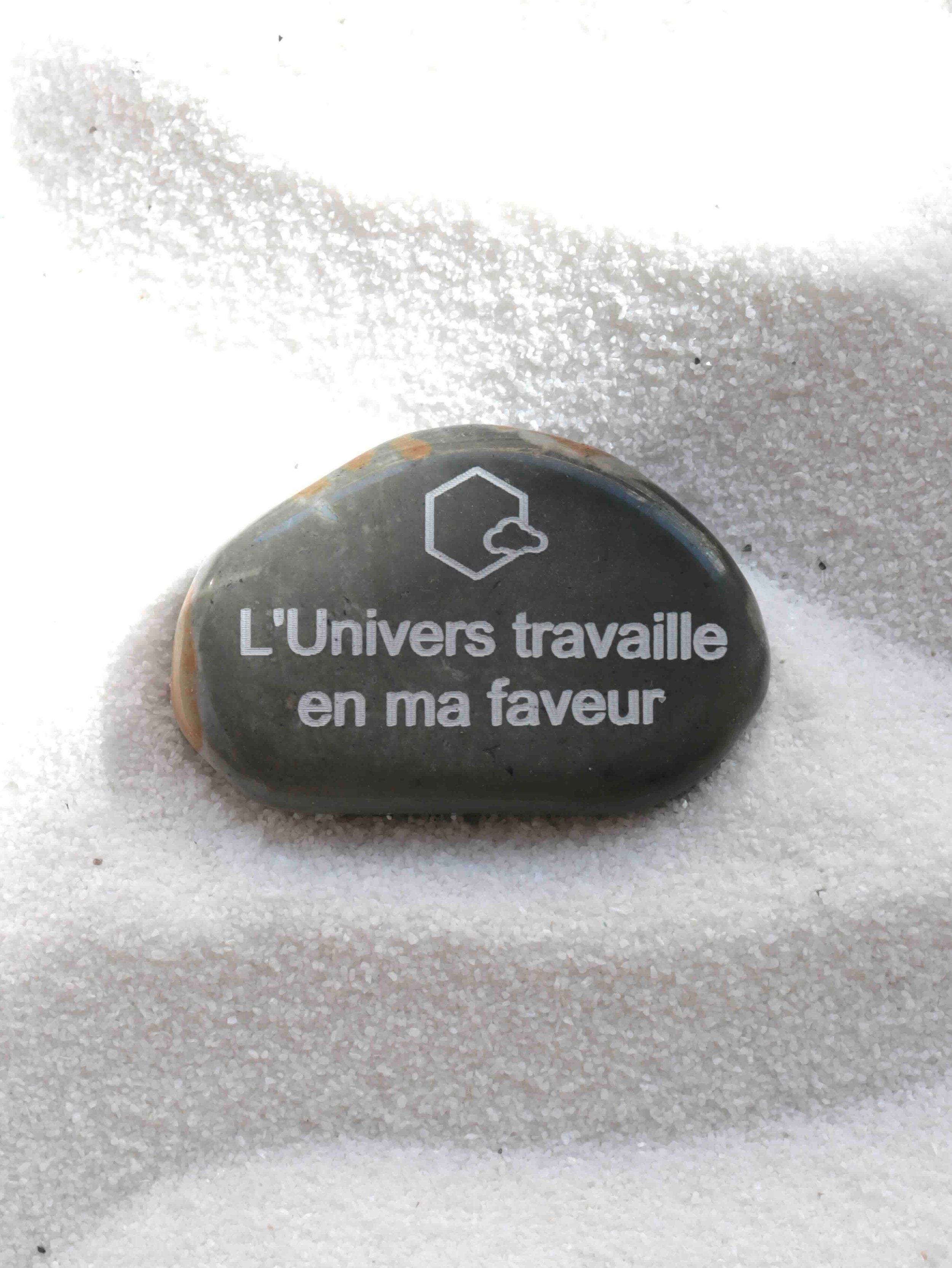 Jaspe polychrome gravee | Pierre pour la confiance & la securite | SOLYA | Pierres ethiques et naturelles en Belgique | Bijoux, cristaux et mineraux 