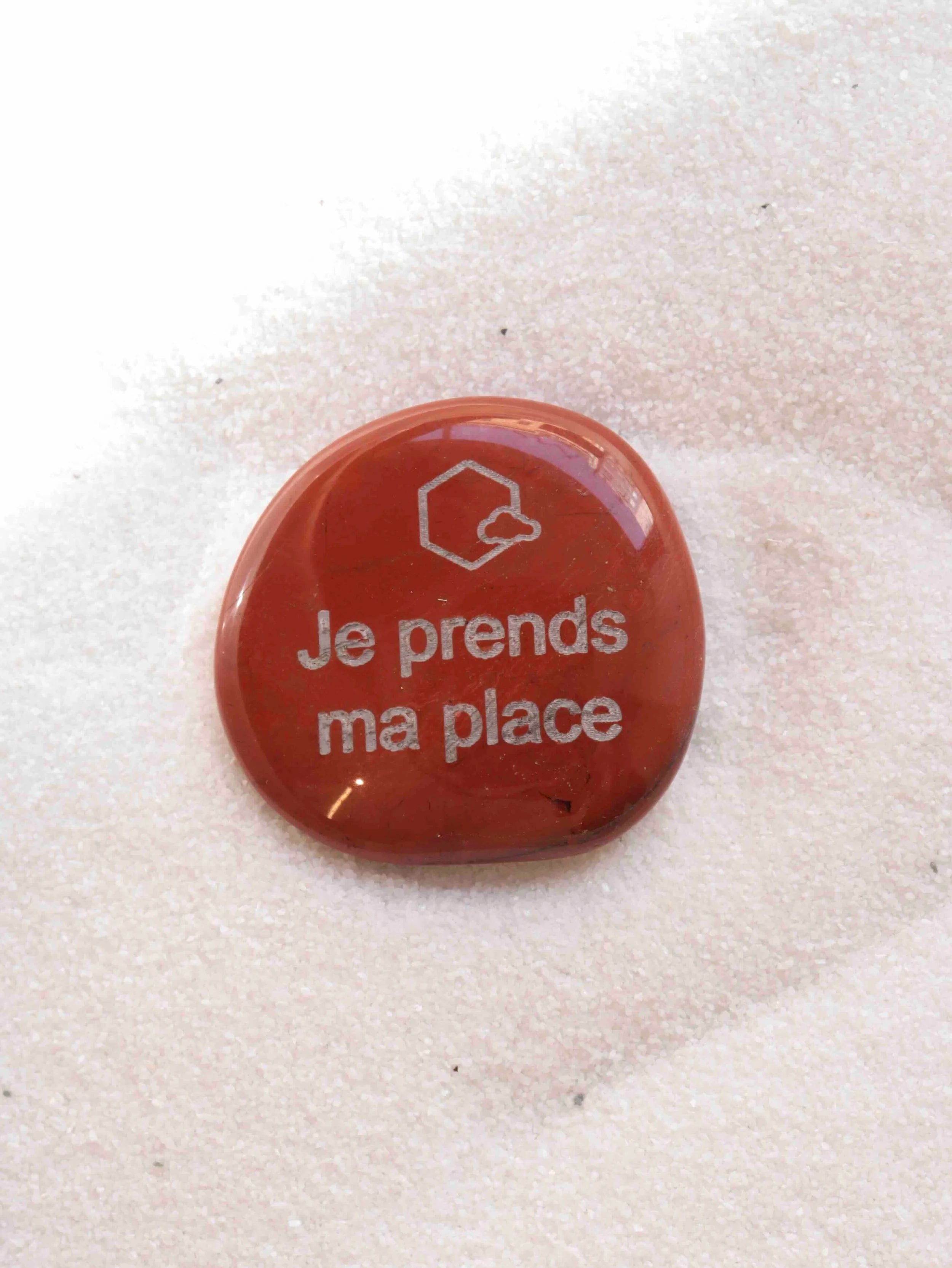 Jaspe rouge grave abeille | Pierre pour prendre sa place | SOLYA | Pierres ethiques et naturelles en Belgique | Bijoux, cristaux et mineraux 