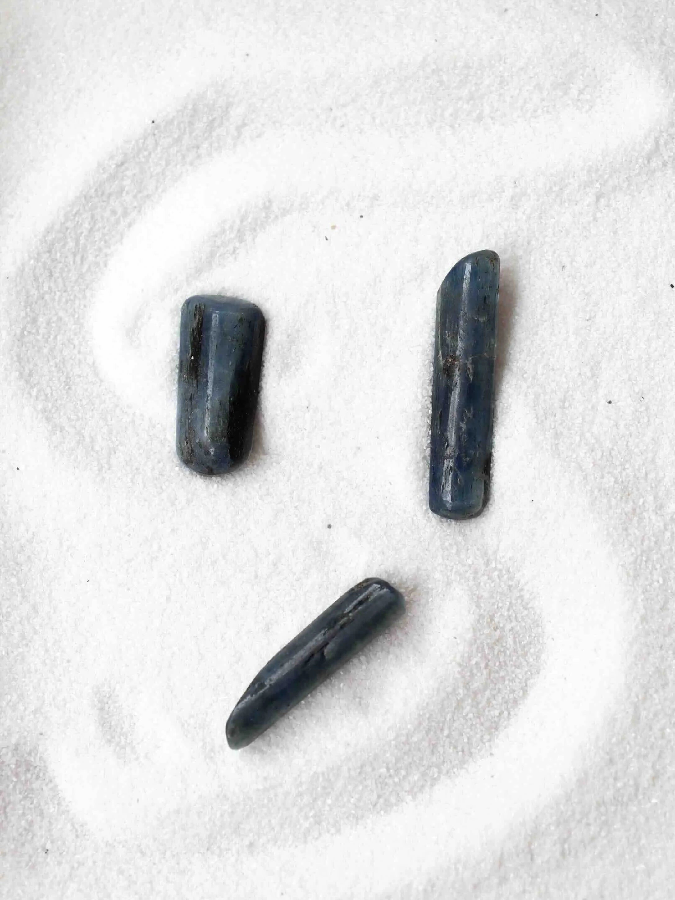 Kyanite | Pierre pour se connecter a son intuition et a sa sagesse | SOLYA | Pierres ethiques et naturelles en Belgique | Bijoux, cristaux et mineraux