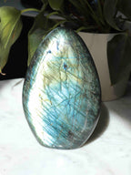 Labradorite L - Pierre pour se sentir protégé - SOLYA - Bijoux, Cristaux et mineraux en Belgique - Boutique de pierres naturelles et ethiques