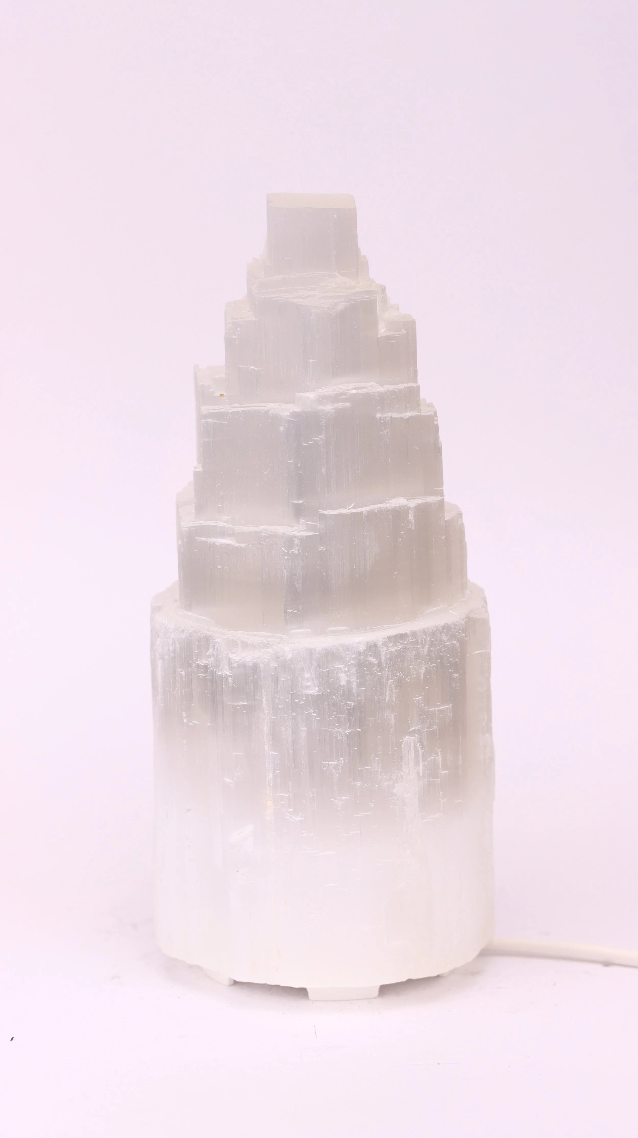 Lampe en Selenite | Pierre pour assainir et apaiser | SOLYA | Bijoux, pierres, cristaux & minéraux en Belgique | Ethique et naturel