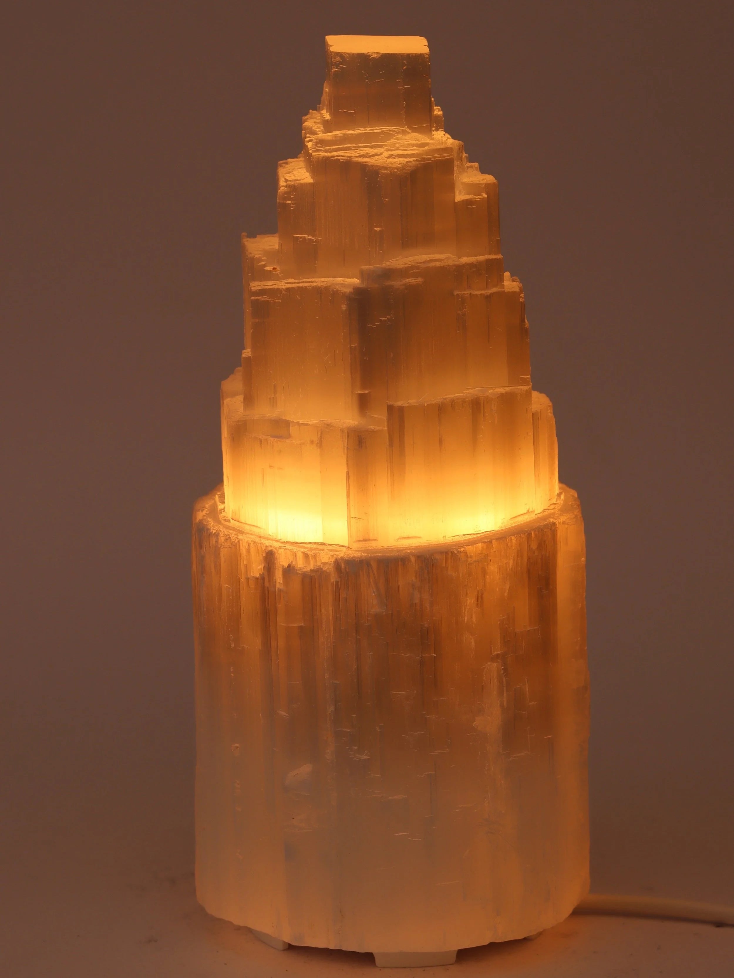 Lampe en Selenite | Pierre pour assainir et apaiser | SOLYA | Bijoux, pierres, cristaux & minéraux en Belgique | Ethique et naturel