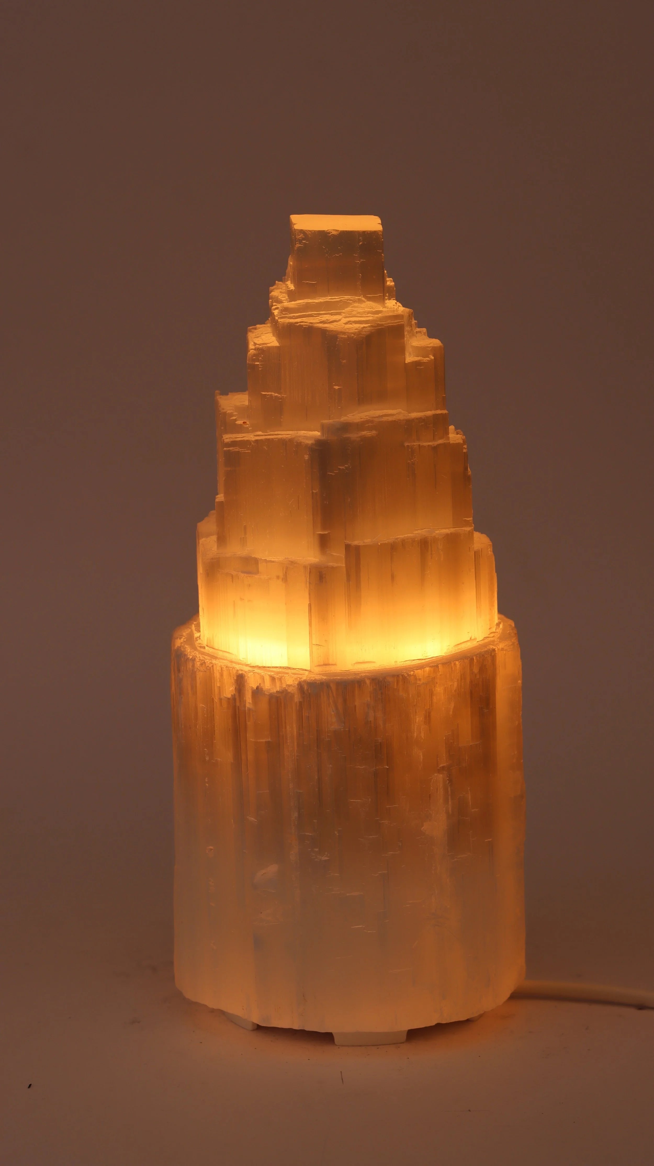 Lampe en Selenite | Pierre pour assainir et apaiser | SOLYA | Bijoux, pierres, cristaux & minéraux en Belgique | Ethique et naturel