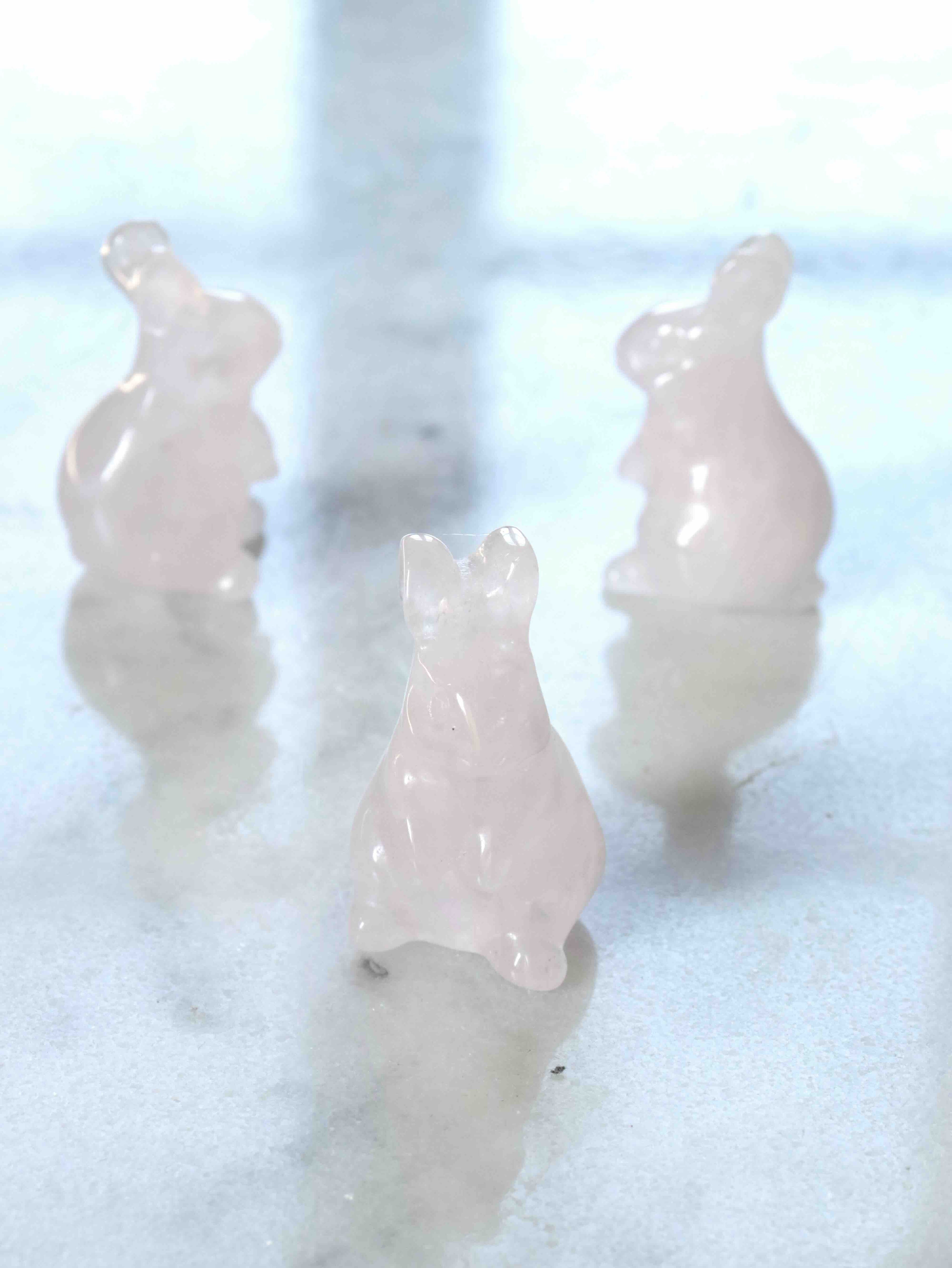 Lapin sculpté en quartz rose – figurine décorative pierre naturelle SOLYA