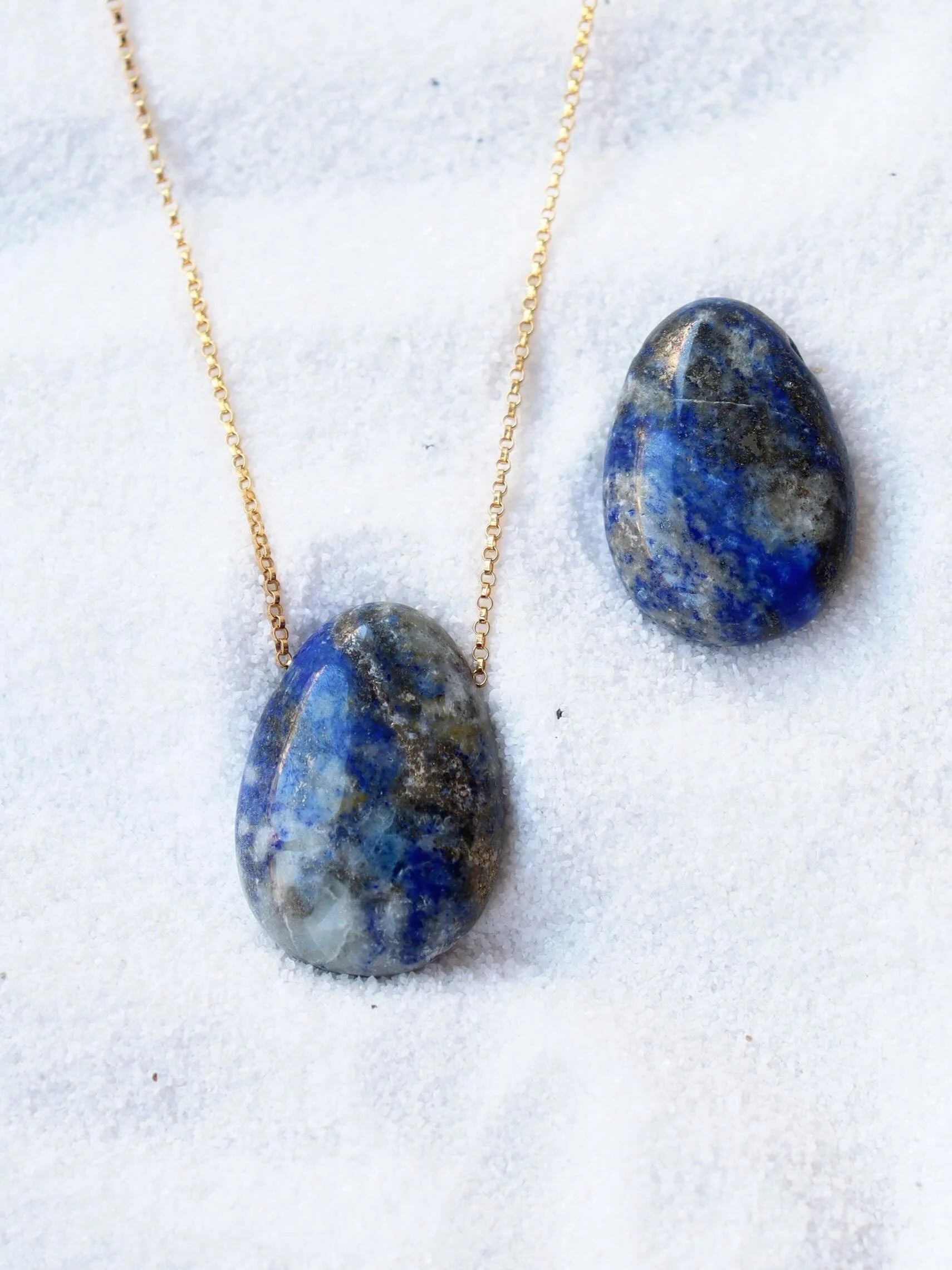 Lapis-Lazuli perce | Pierre pour s'affirmer | SOLYA | Pierres ethiques et naturelles en Belgique | Bijoux, cristaux et mineraux