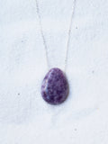 Gemme percée Lépidolite 𖢻 Retour à l'essentiel
