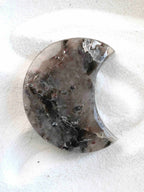 Lune en Quartz à Tourmaline et Mica | Pierre pour ne plus s'autolimiter | Magasin de pierres ethiques & naturelles en Belgique