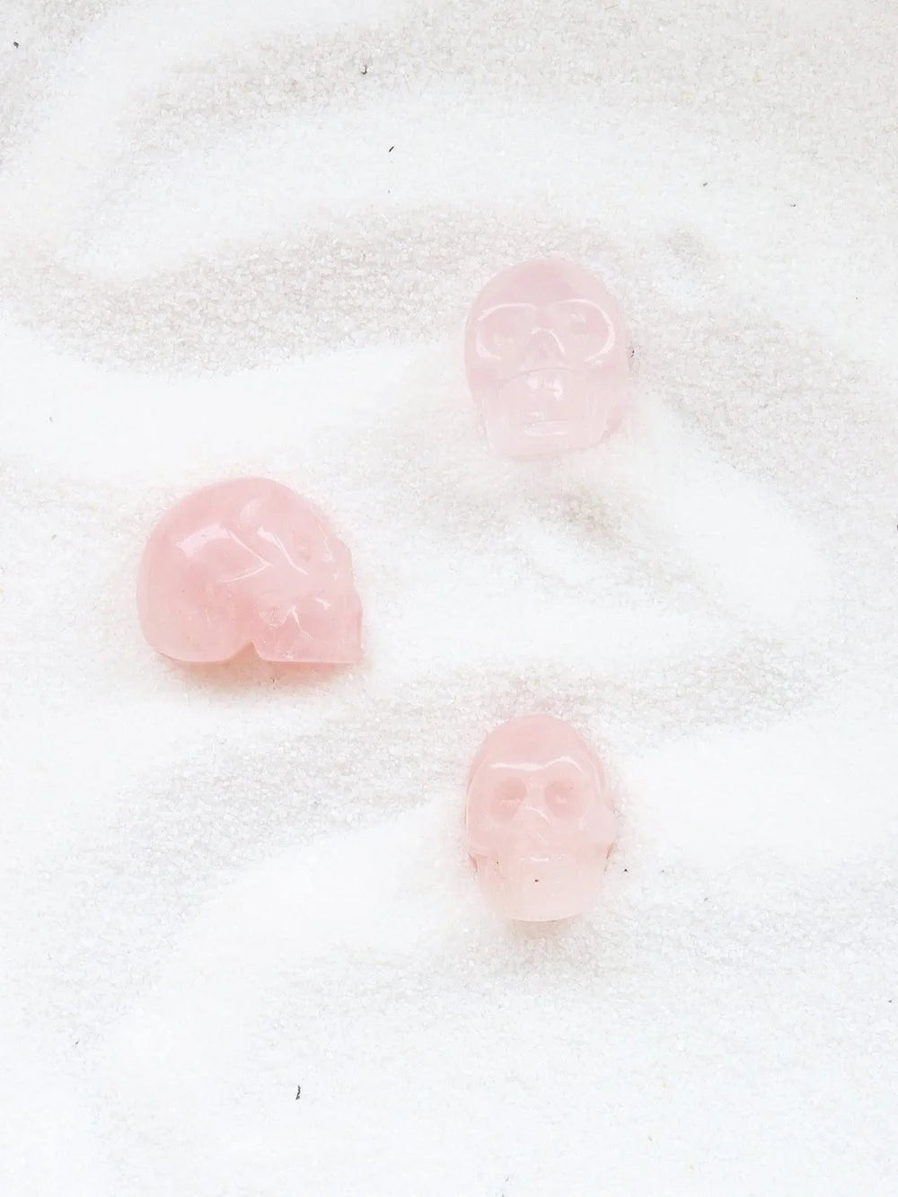 Mini crâne en Quartz rose Memento Mori | Pierre pour l'Amour & la Douceur | SOLYA | Boutique de bijoux, Cristaux & Minéraux en Belgique | Magasin de lithothérapie