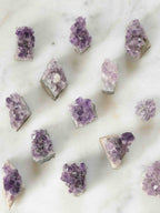 Mini géode d'Améthyste - Pierre pour se détendre & se reconnecter - SOLYA - Bijoux, Cristaux et mineraux en Belgique - Boutique de pierres naturelles et ethiques