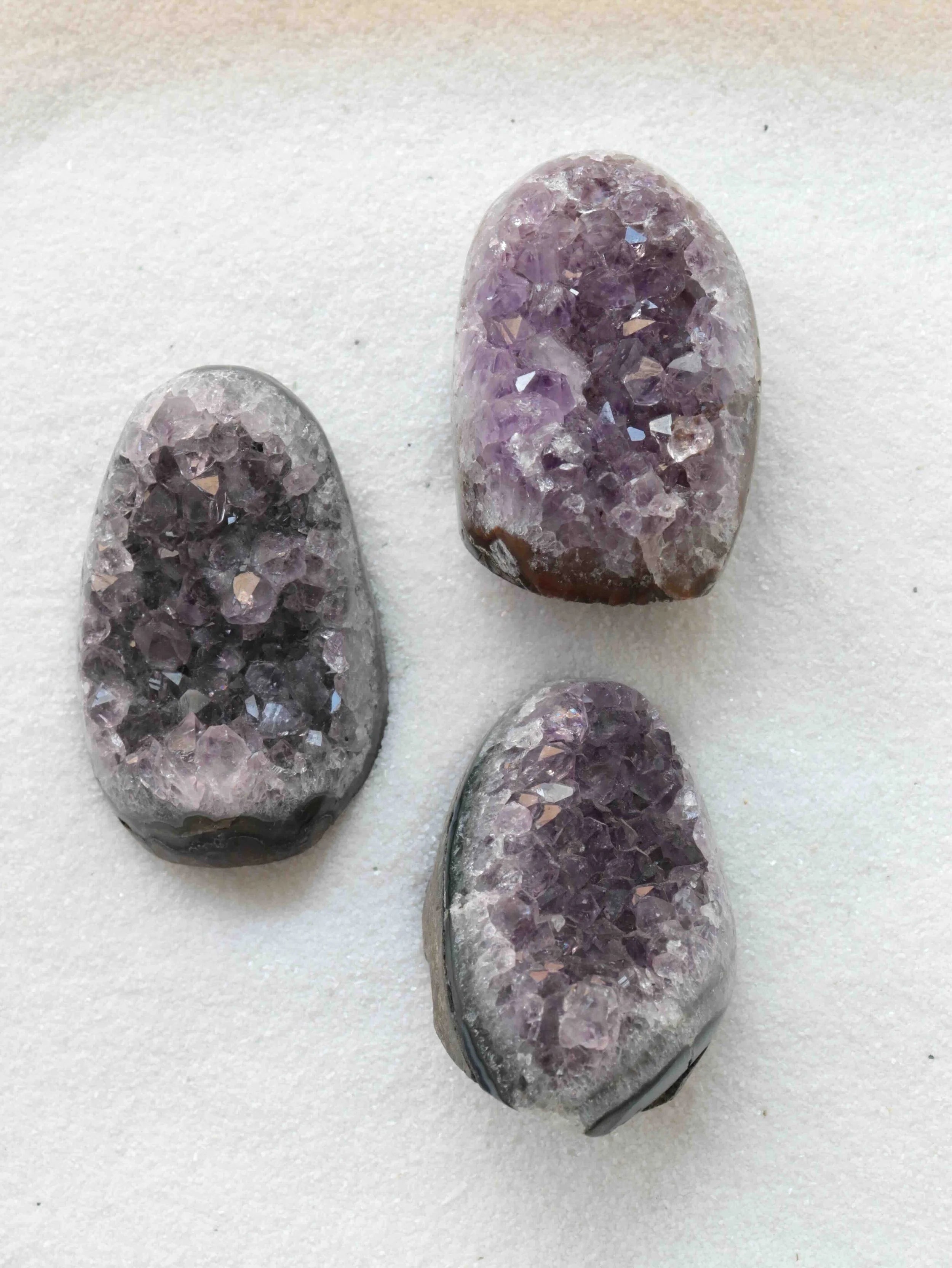 Mini geode d'Améthyste druzy | Pierre pour clarifier ses pensées | SOLYA | Bijoux, pierres, cristaux & minéraux en Belgique | Ethique et naturelles