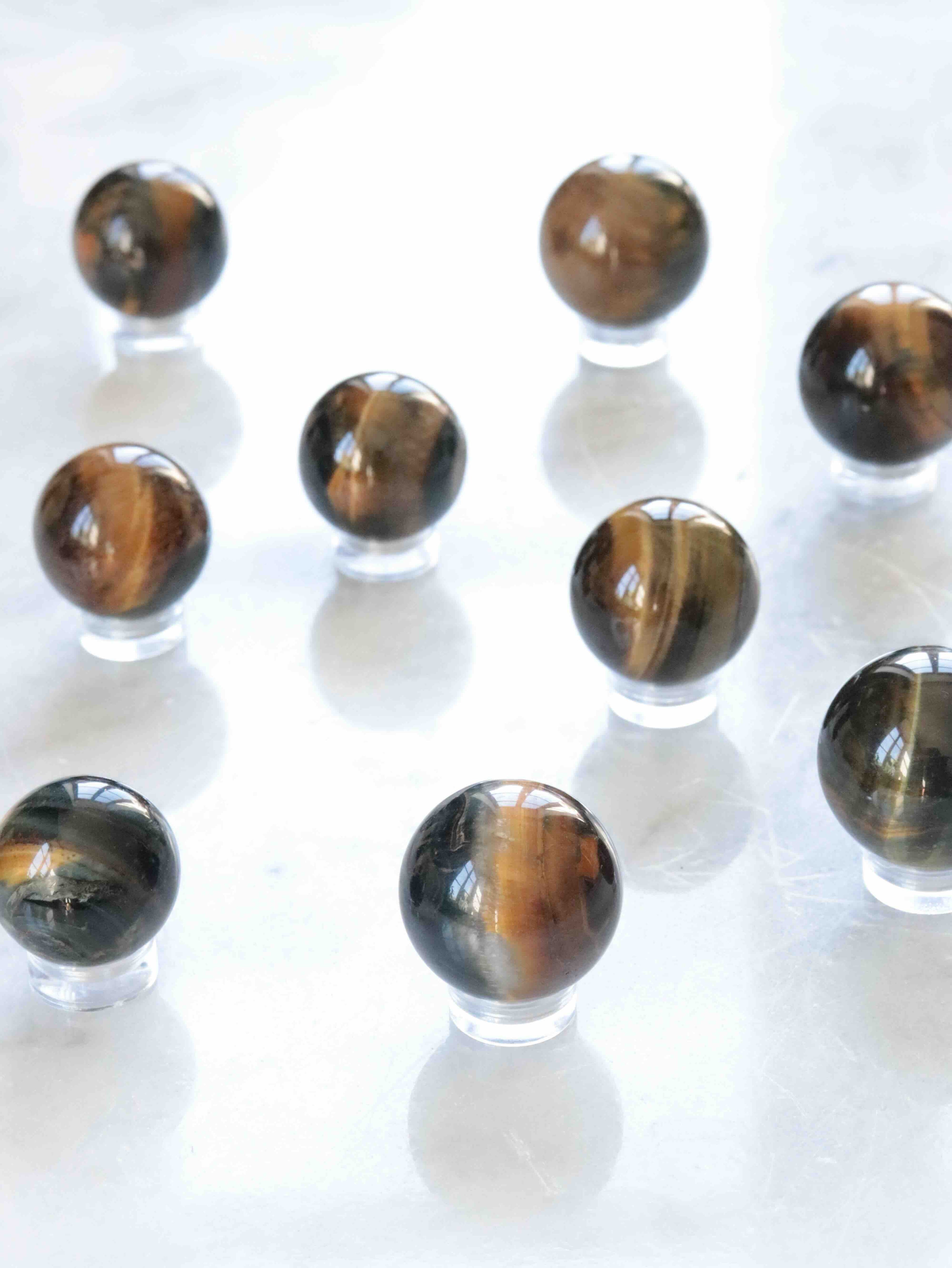 Mini sphères en Œil-de-Faucon - Pierre pour la projection & la concentration - SOLYA - Bijoux, Cristaux et mineraux en Belgique - Boutique de pierres naturelles et ethiques