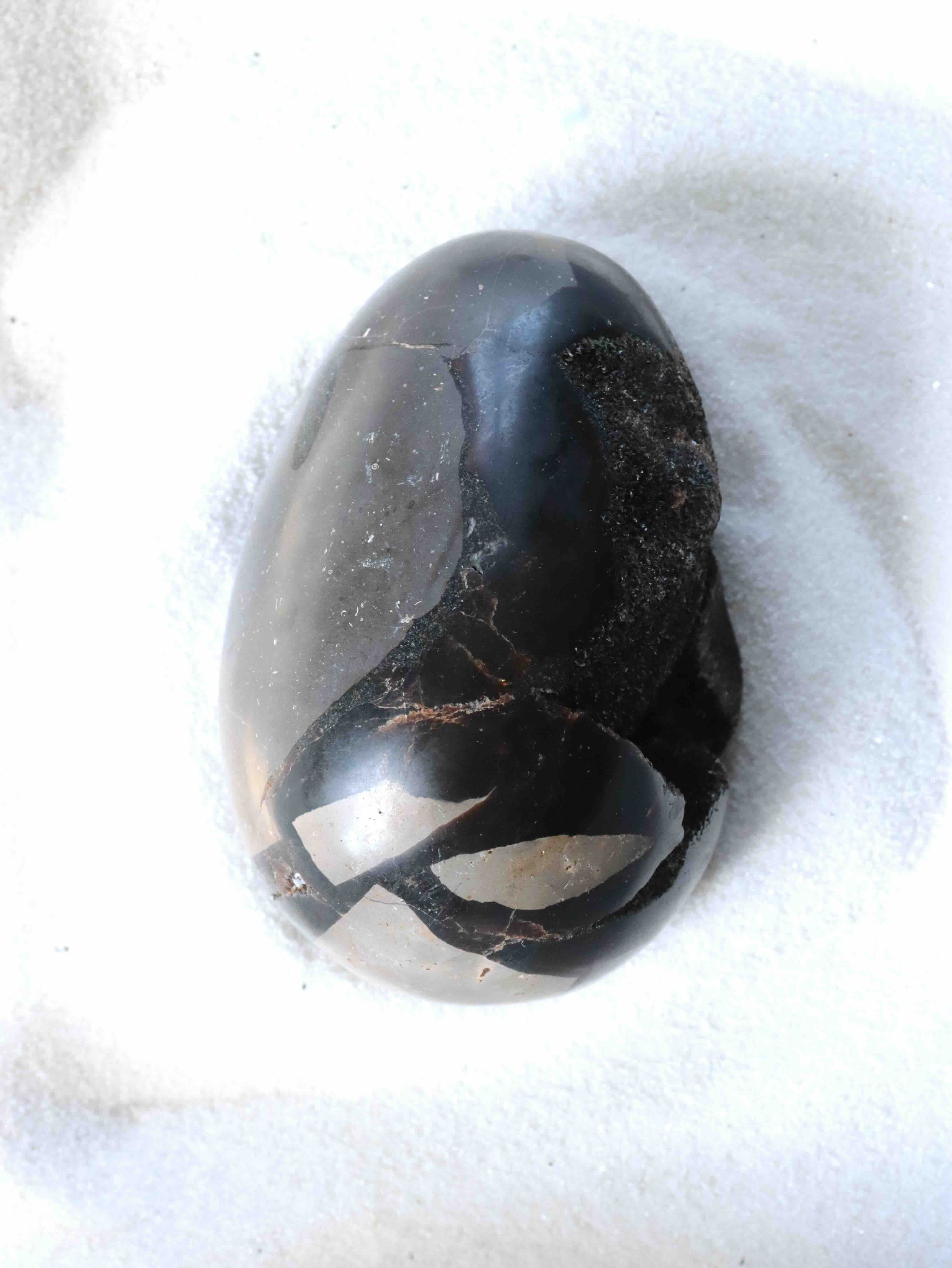 Œuf en Septaria sauvage, 9,4 cm, pierre apaisante pour favoriser le dialogue et laisser les émotions s'apaiser – SOLYA, boutique de pierres naturelles en Belgique