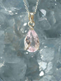 Pendentif Kunzite & Argent 925 - Pierre pour vaincre ses peurs & son chagrin - SOLYA - Bijoux, Cristaux et mineraux en Belgique - Boutique de pierres naturelles et ethiques