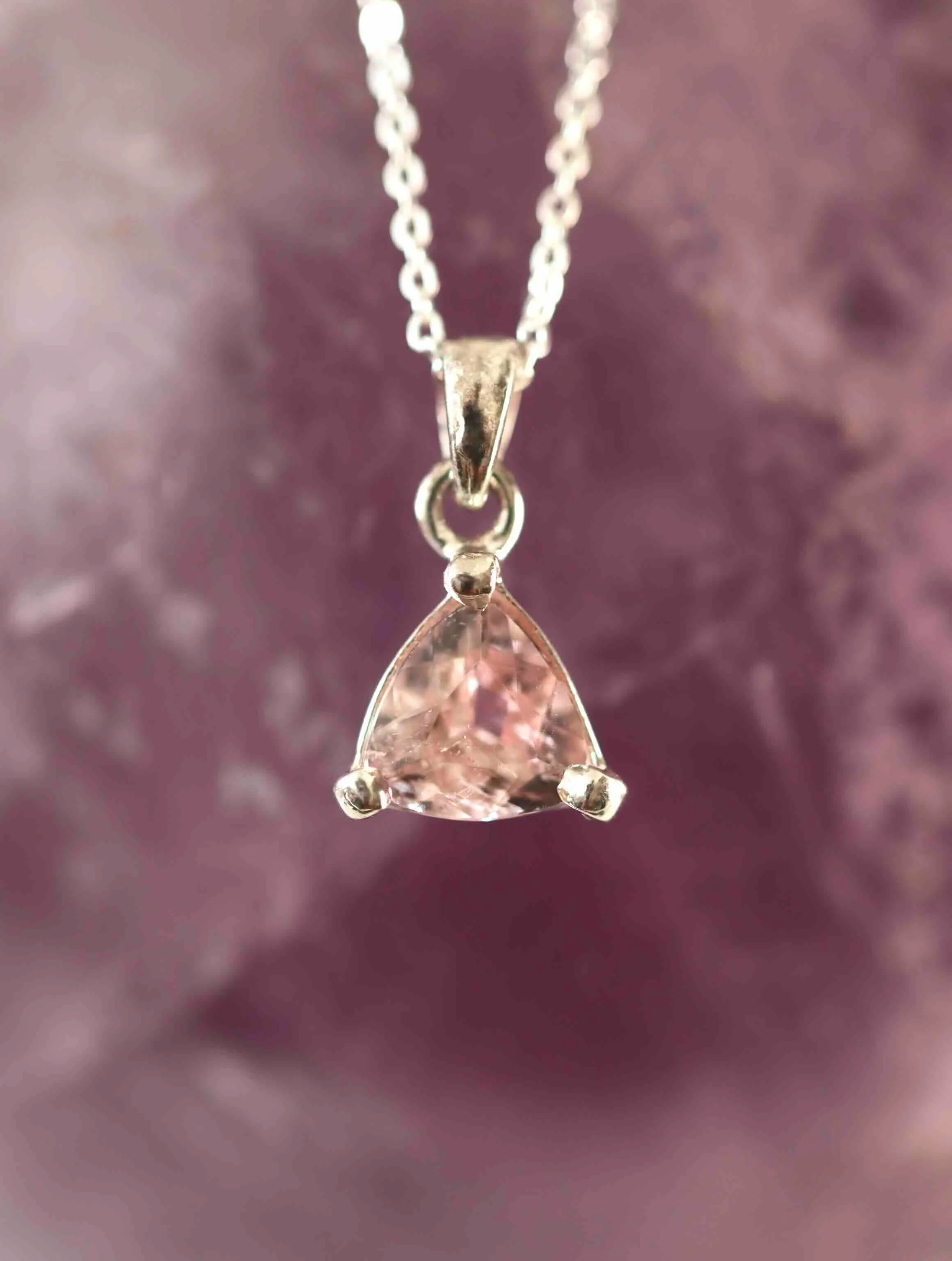 Pendentif Morganite & Argent 925 | Pierre pour avancer après une blessure émotionnel | SOLYA | Eshop de bijoux, cristaux & minéraux | Magasin de pierres éthiques & naturelles en Belgique