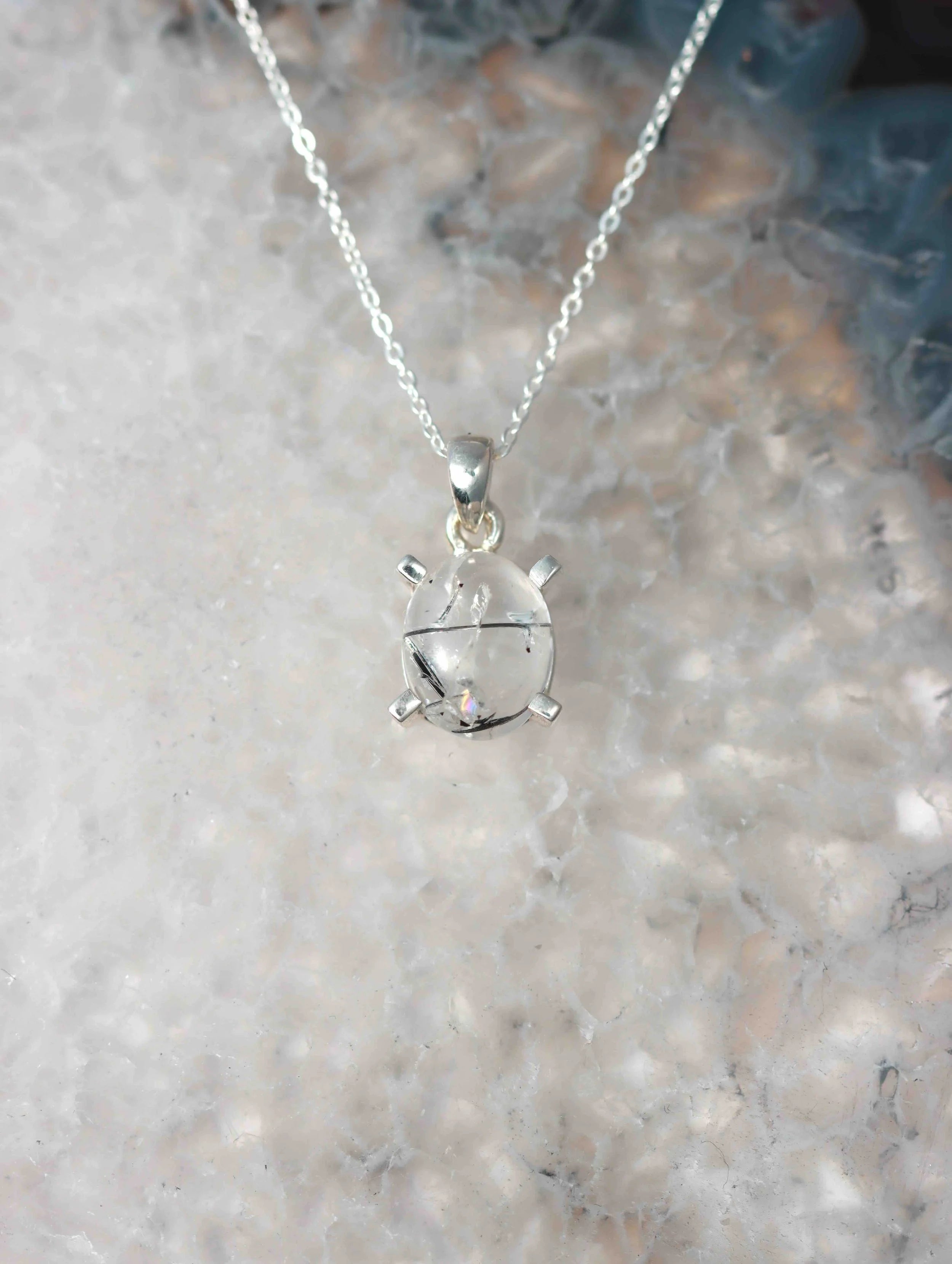 Pendentif Quartz à Tourmaline & Argent 925 | Pierre pour ne plus s'autolimiter | SOLYA | Eshop de bijoux, cristaux & minéraux | Magasin de pierres éthiques & naturelles en Belgique
