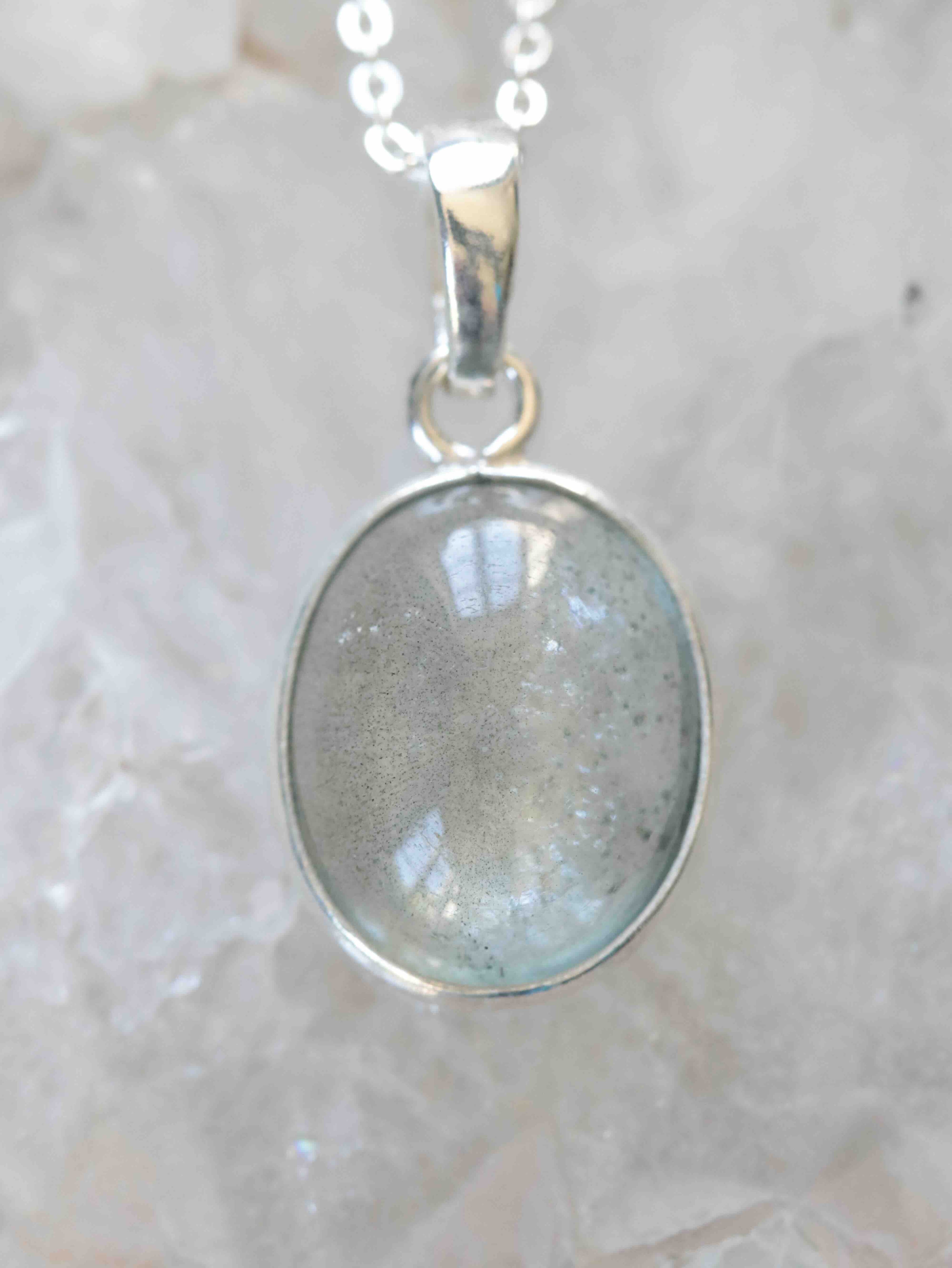 Pendentif Quartz amianté & Argent 925 - Pierre antidote aux mauvaises vibrations- SOLYA - Bijoux, Cristaux et mineraux en Belgique - Boutique de pierres naturelles et ethiques