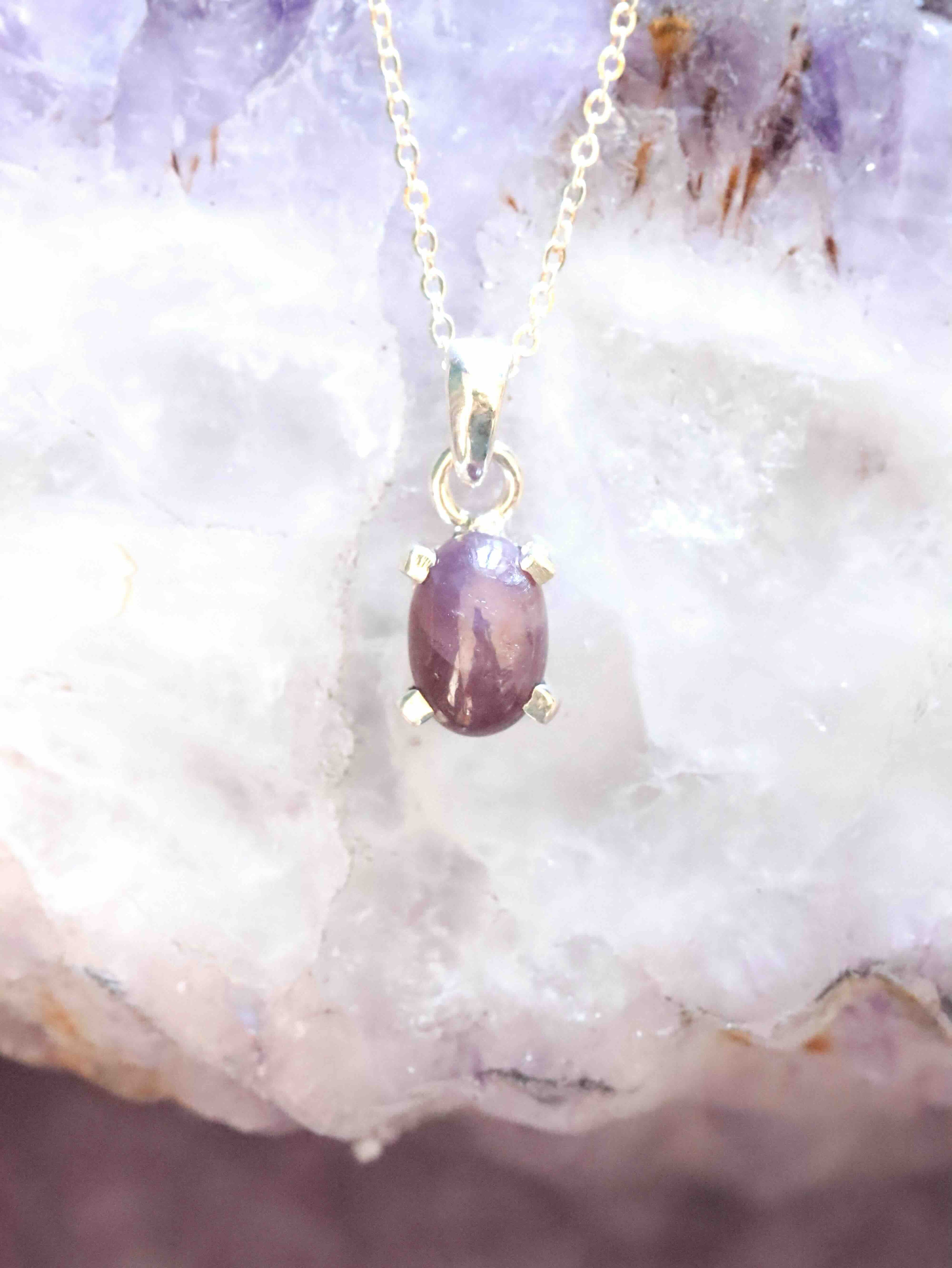  Pendentif Rubis & Argent 925 - Pierre pour la force d'action - SOLYA - Bijoux, Cristaux et mineraux en Belgique - Boutique de pierres naturelles et ethiques