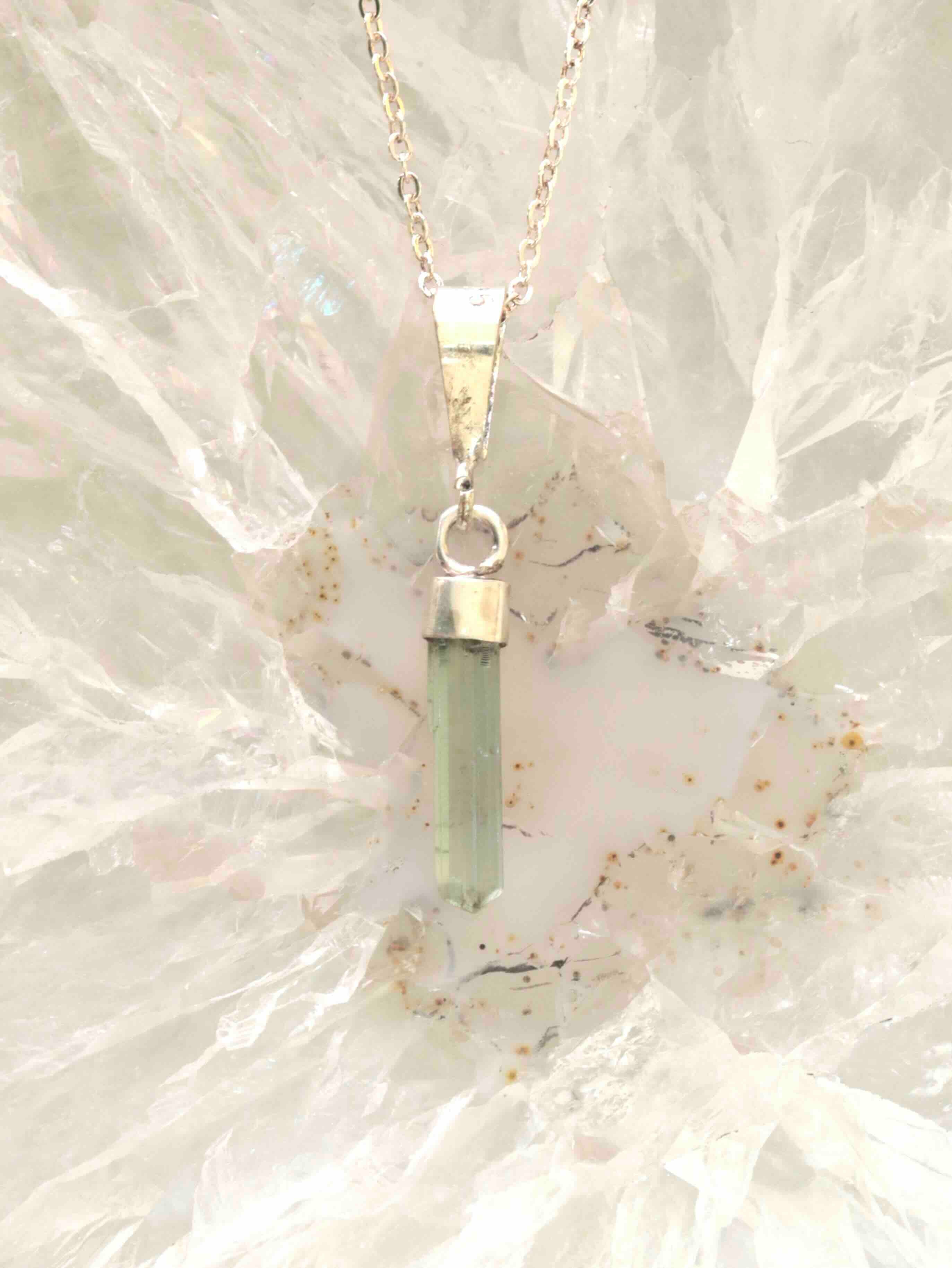 Pendentif Tourmaline indigolite et Argent 925 | Pierre pour l'intuition et l'assurance | SOLYA | Bijoux, Cristaux et mineraux en Belgique | Boutique de pierres naturelles et ethiques