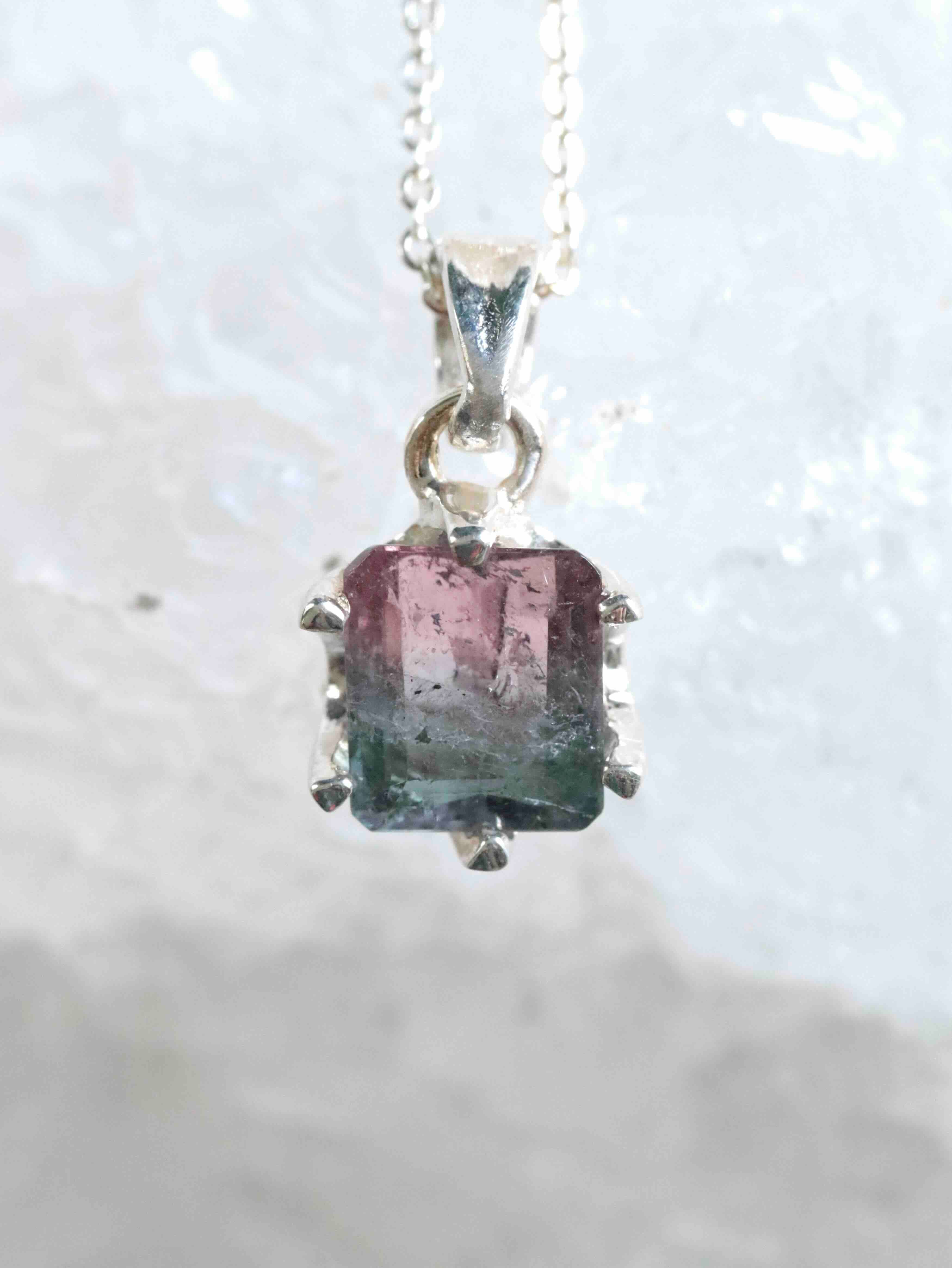 Pendentif Tourmaline melon d'eau & Argent 925 - Pierre pour se faire confiance & aimer - SOLYA - Bijoux, Cristaux et mineraux en Belgique - Boutique de pierres naturelles et ethiques