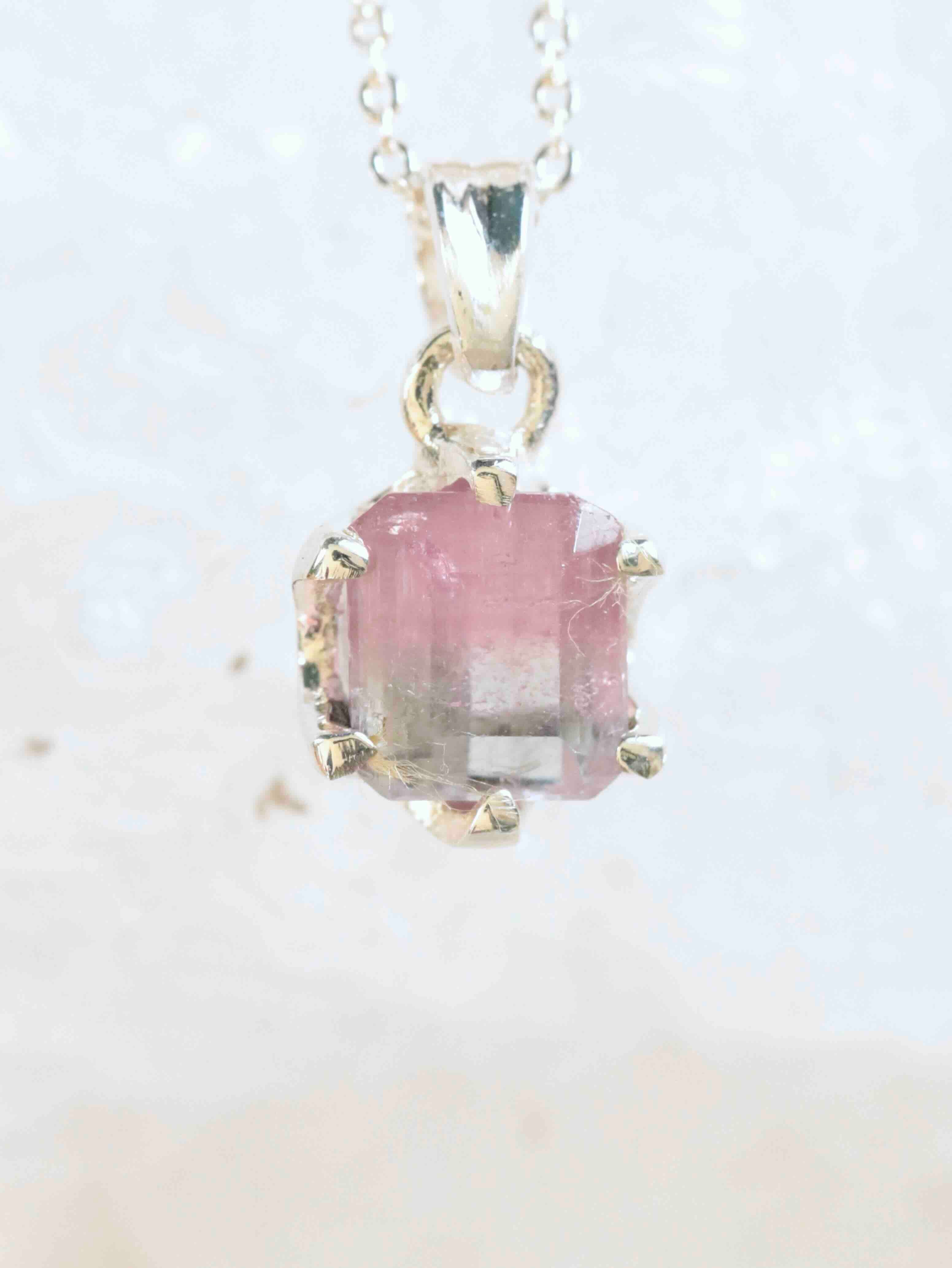 Pendentif Tourmaline melon d'eau du Brésil & Argent 925 - Pierre pour se faire confiance & aimer - SOLYA - Bijoux, Cristaux et mineraux en Belgique - Boutique de pierres naturelles et ethiques