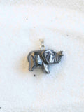 Pendentif elephant Hematite | Pierre pour la force et la determination | SOLYA | Bijoux, pierres, cristaux & minéraux en Belgique | Ethique et naturelle