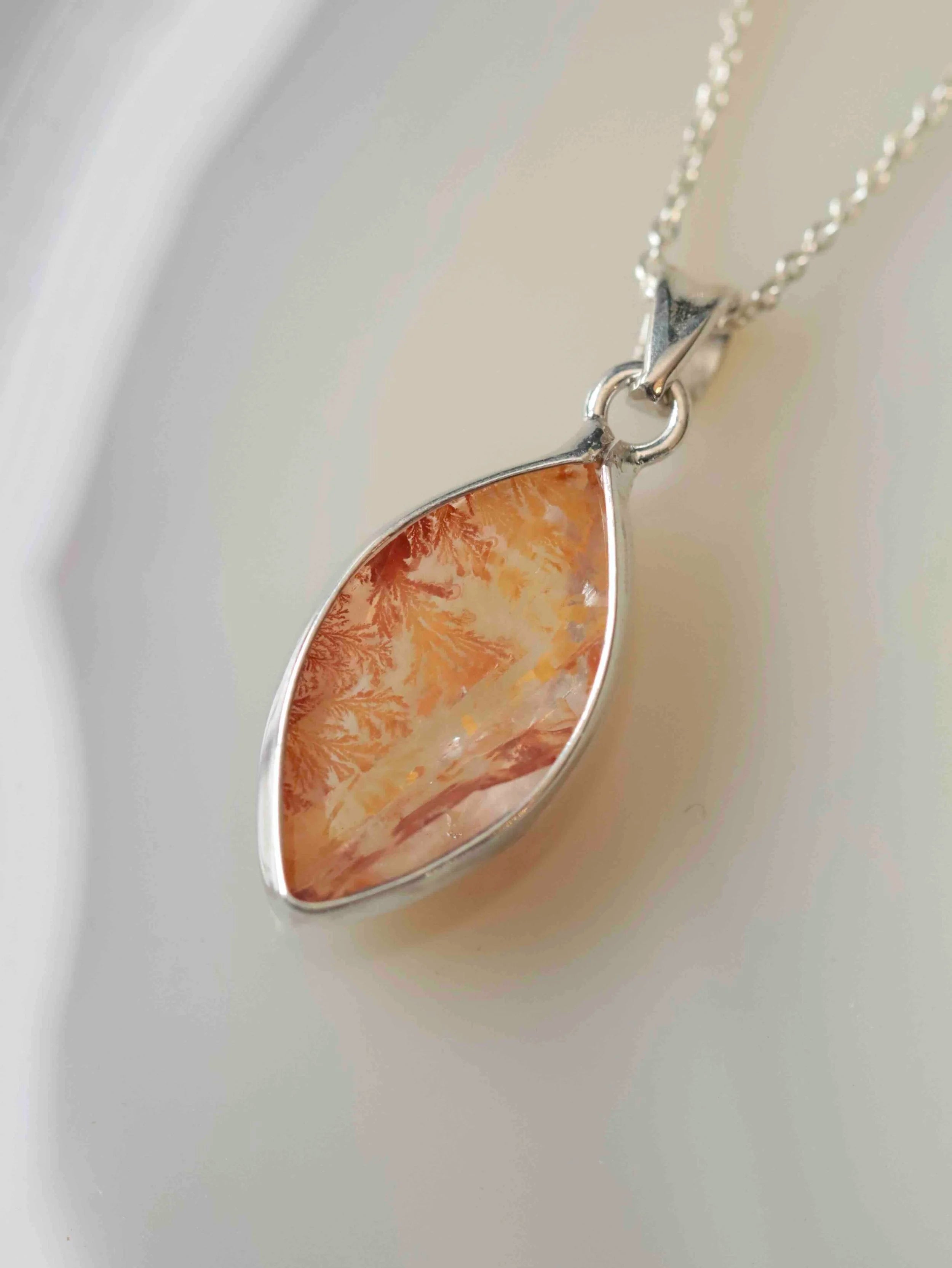 Pendentif en Quartz denditique du Brésil  & Argent 925 - Pierre pour se lier à la beauté & à la  force de la Terre - SOLYA