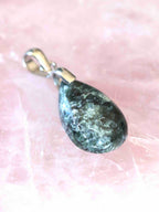 Pendentif en Séraphinite & Argent 925 – Bijou de lithothérapie éthique – Boutique SOLYA