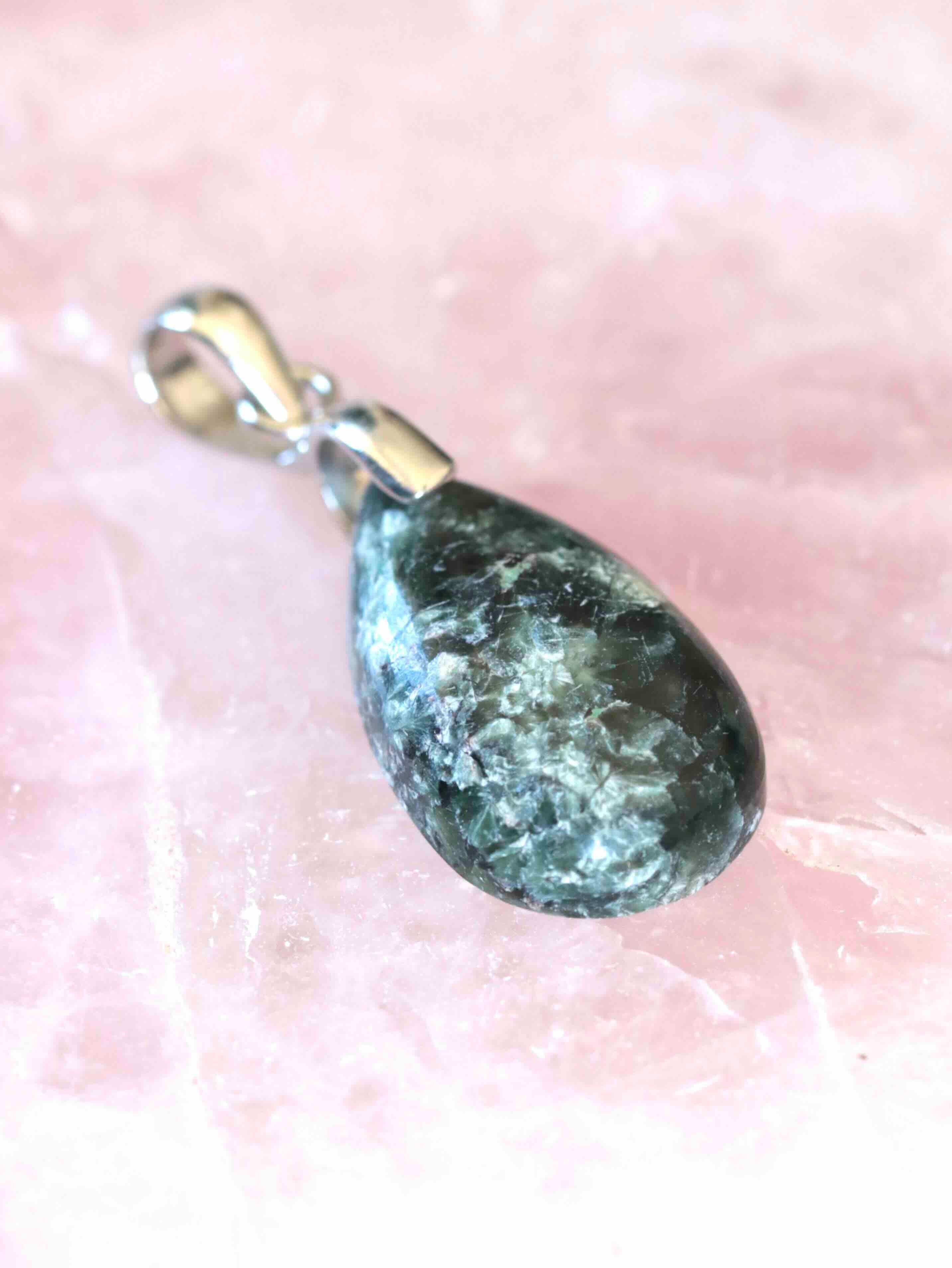 Pendentif en Séraphinite & Argent 925 – Bijou de lithothérapie éthique – Boutique SOLYA