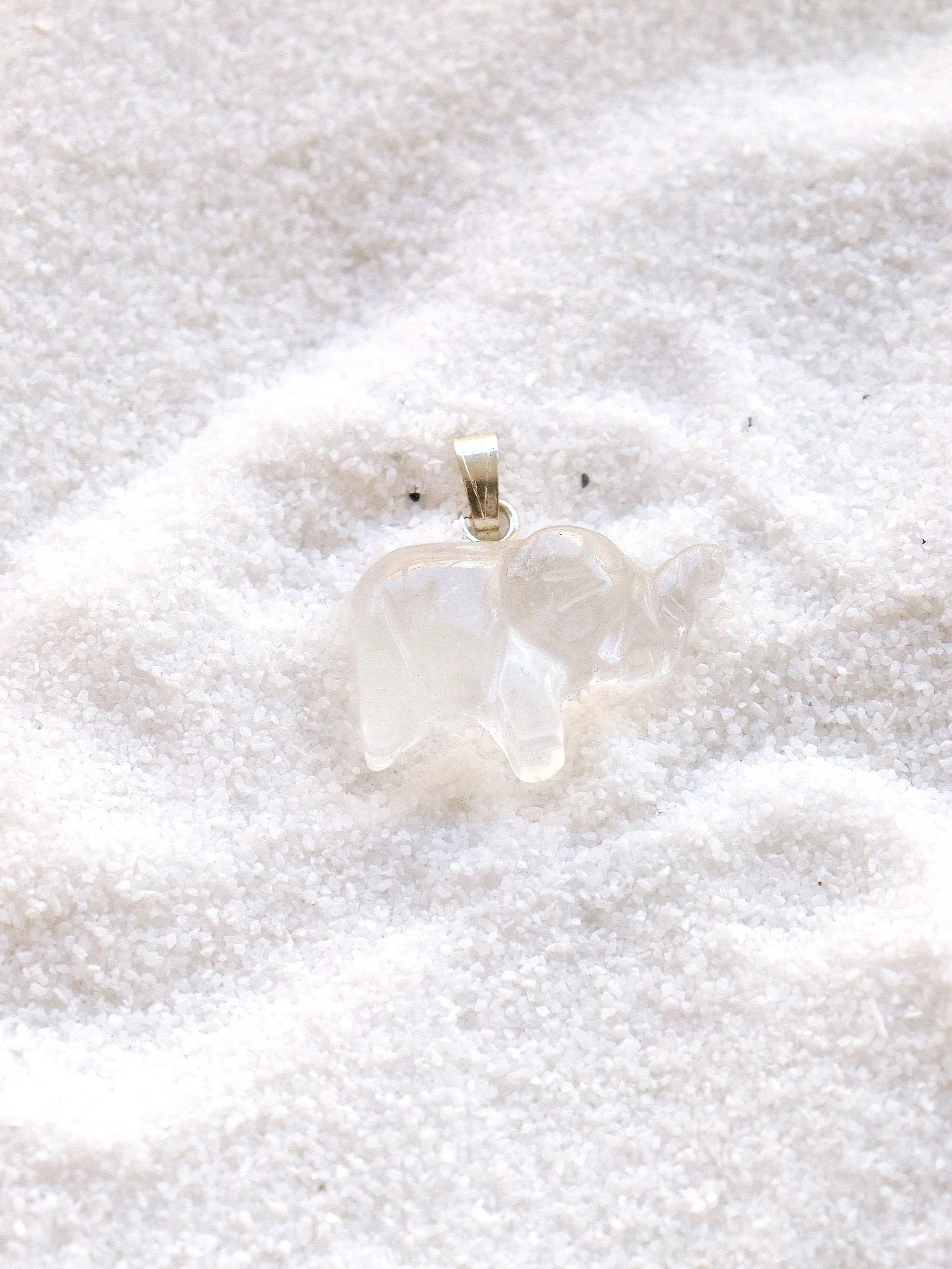 Pendentif éléphant Cristal de Roche | Pierre pour se recentrer sur son intention | SOLYA | Pierres éthiques & naturelles en Belgique | Boutique de lithothérapie | Magasin de bijoux, cristaux & minéraux