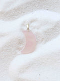 Pendentif lune en Quartz rose - Pierre pour l'Amour & la Douceur - SOLYA - Magasin de pierres éthiques & naturelles - Bijoux, Cristaux & Minéraux