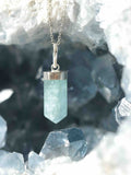 Pendentif pointe Aigue-Marine & Argent 925 - Pierre pour communiquer & être apaisé- SOLYA - Bijoux, Cristaux et mineraux en Belgique - Boutique de pierres naturelles et ethiques