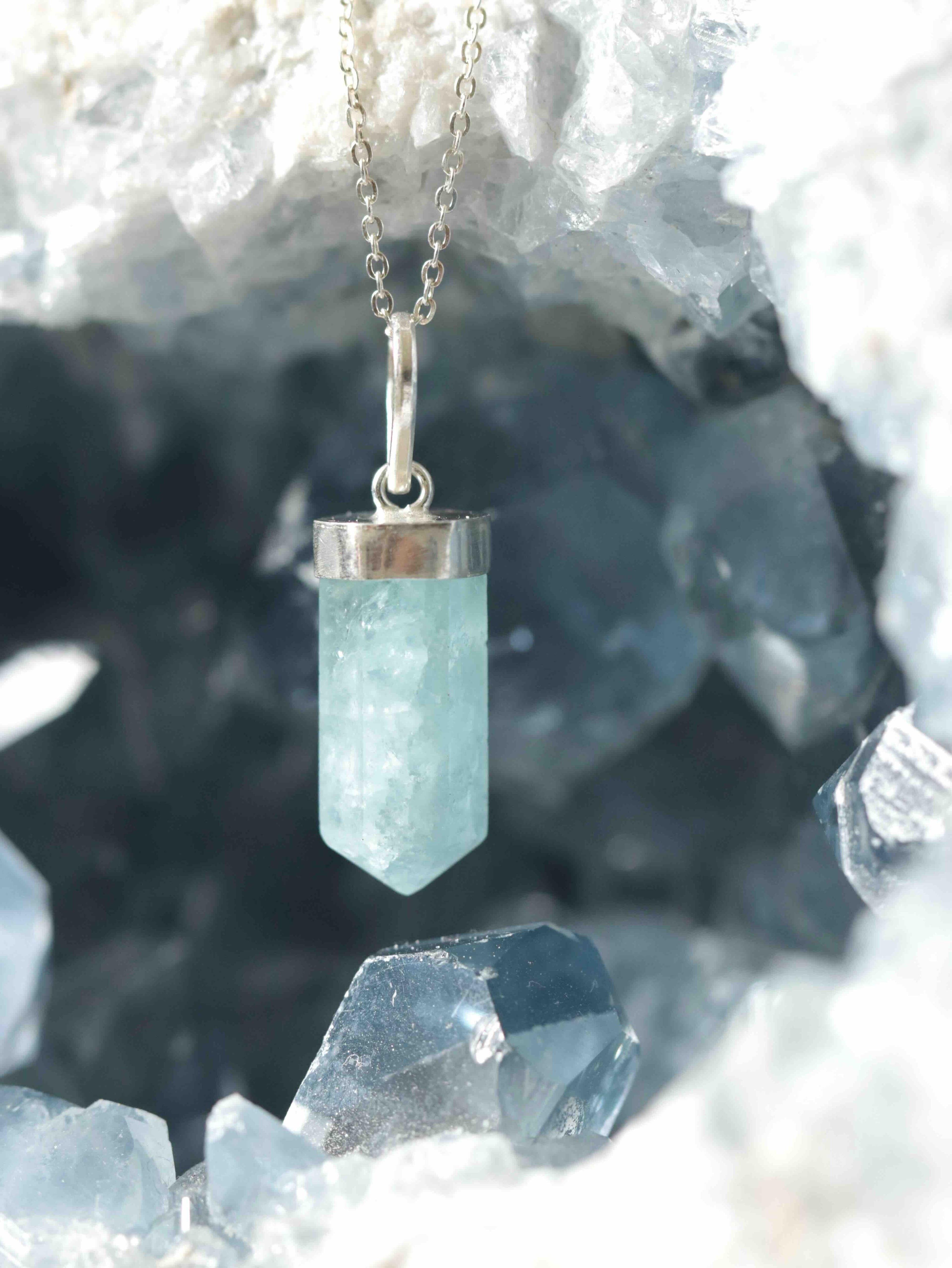 Pendentif pointe Aigue-Marine & Argent 925 - Pierre pour communiquer & être apaisé- SOLYA - Bijoux, Cristaux et mineraux en Belgique - Boutique de pierres naturelles et ethiques