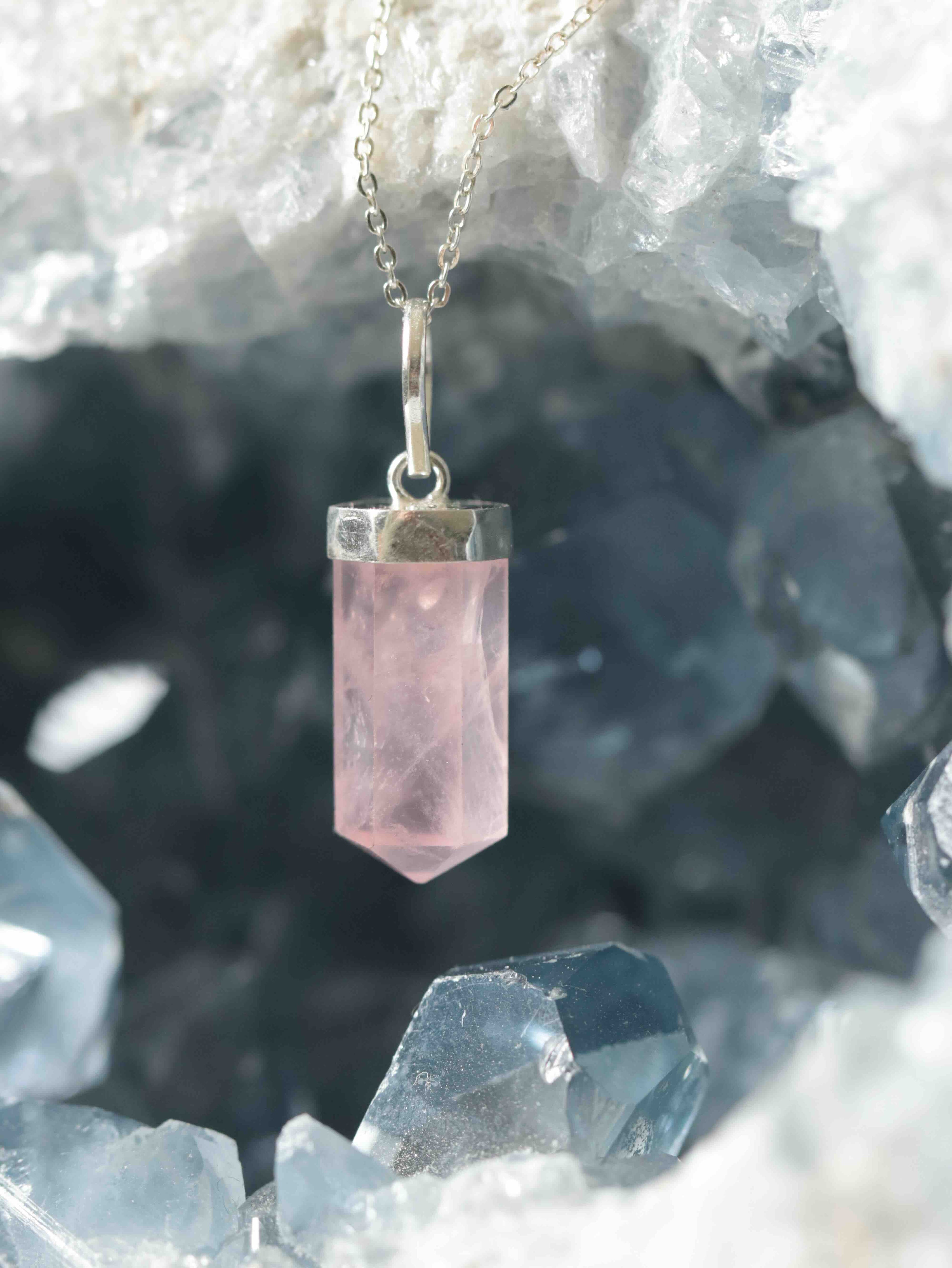 Pendentif pointe Quartz rose & Argent 925 - Pierre pour l'Amour & la douceur - SOLYA - Bijoux, Cristaux et mineraux en Belgique - Boutique de pierres naturelles et ethiques