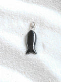 Pendentif poisson Hematite | Pierre pour la force et la determination | SOLYA | Bijoux, pierres, cristaux & minéraux en Belgique | Ethique et naturelle
