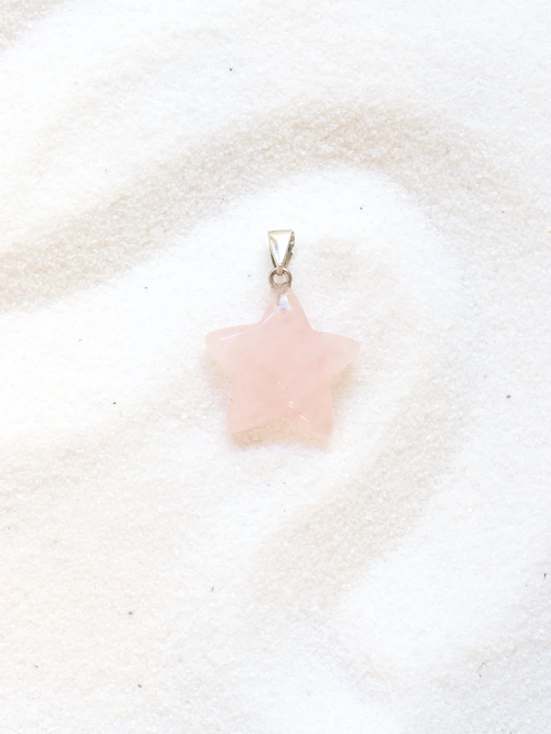 Pendentif étoile en Quartz rose - Pierre pour l'Amour & la Douceur - SOLYA - Magasin de pierres éthiques & naturelles - Bijoux, Cristaux & Minéraux
