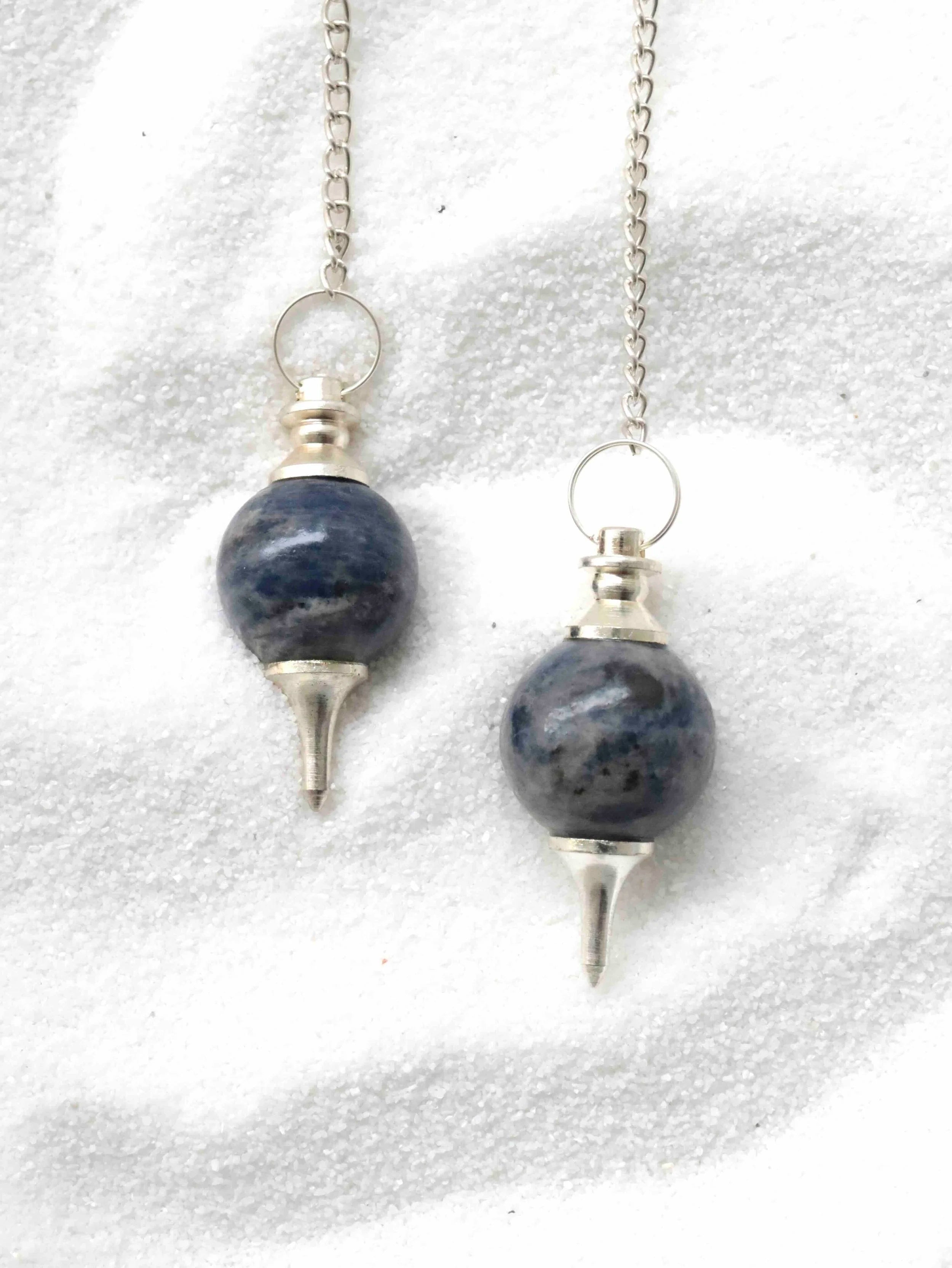 Pendule Sodalite | Pierre pour clarifier ses pensées | SOLYA | Bijoux, pierres, cristaux & minéraux en Belgique | Ethique et naturelle