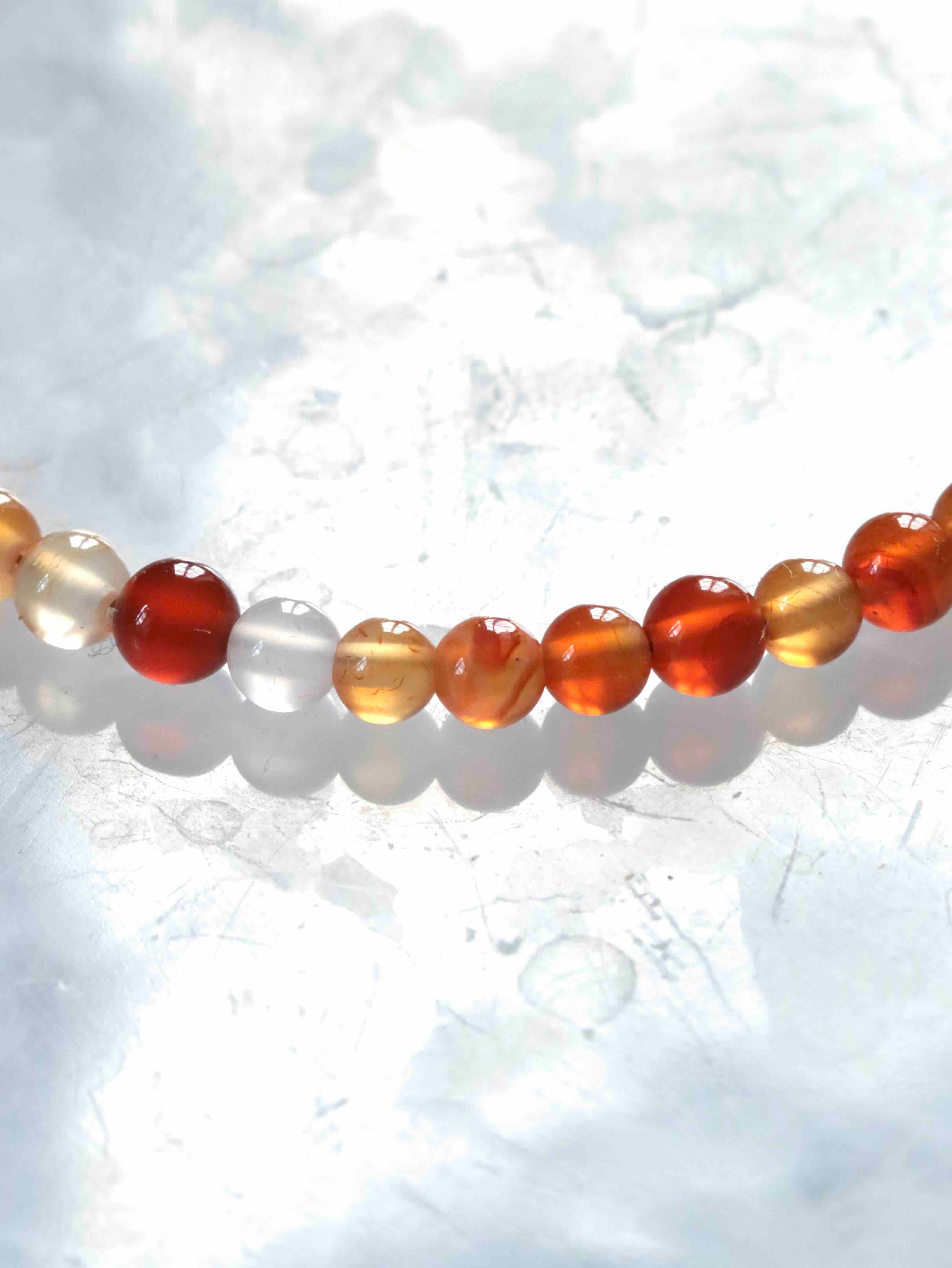 Perles de Cornaline polies 4 mm, pierre naturelle pour cultiver sa vitalité – SOLYA
