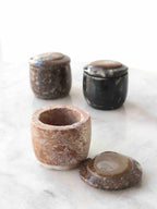 Petite boite en Orthocéras | Pierre pour réconcilier son passé & son présent | SOLYA | Eshop de bijoux, cristaux & minéraux | Magasin de pierres éthiques & naturelles en Belgique