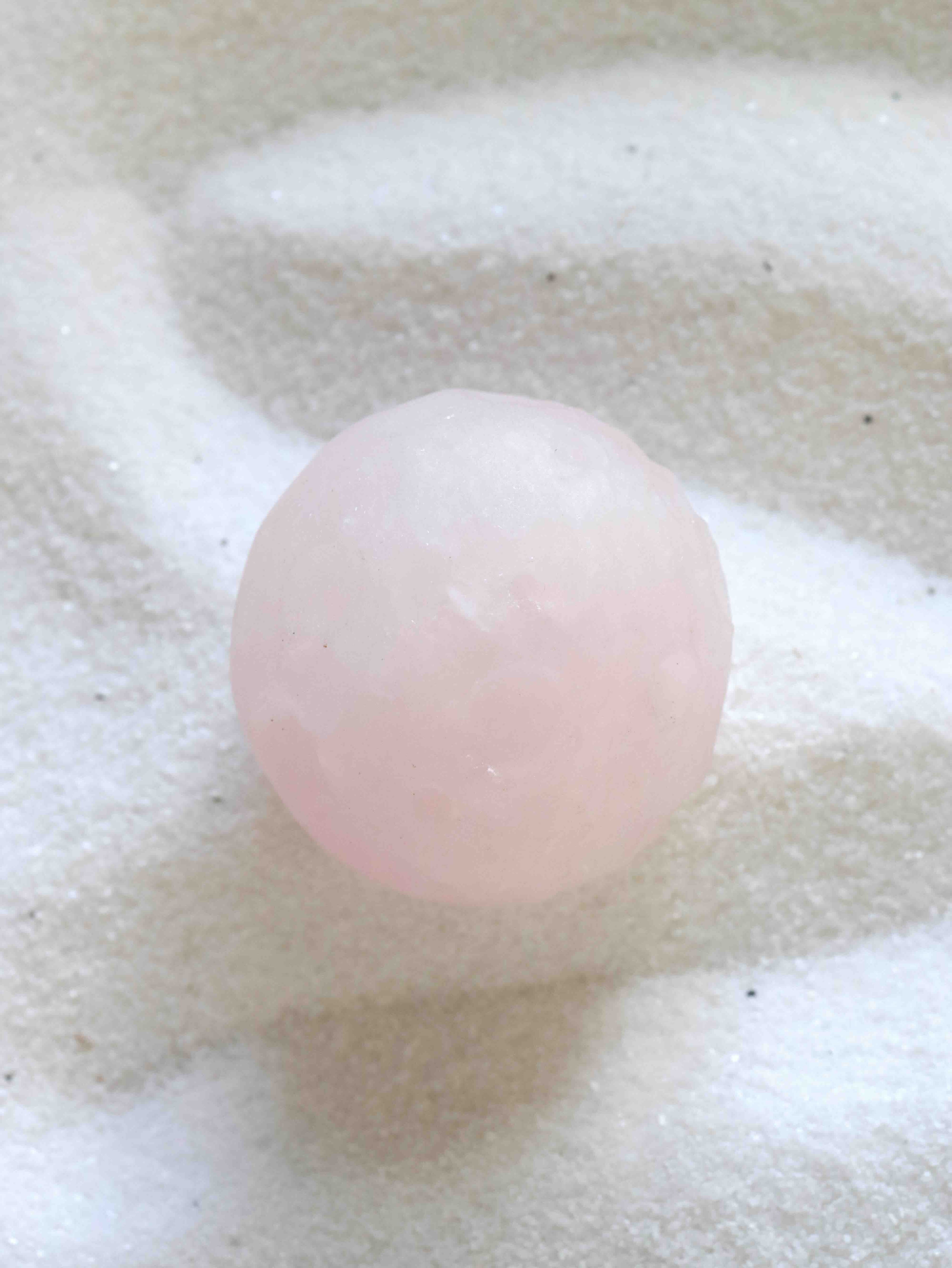 Lune Quartz rose - Pierre pour l'Amour & la douceur - SOLYA - Bijoux, Cristaux et mineraux en Belgique - Boutique de pierres naturelles et ethiques