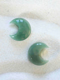 Petite lune en Aventurine - Pierre pour avancer avec confiance - SOLYA - Bijoux, Cristaux et mineraux en Belgique - Boutique de pierres naturelles et ethiques