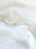 Petite lune en Cristal de Roche - Pierre pour se recentrer sur son intention - SOLYA - Bijoux, Cristaux et mineraux en Belgique - Boutique de pierres naturelles et ethiques