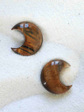 Petite lune en Oeil-de-tigre - Pierre pour laisser briller sa lumière - SOLYA - Bijoux, Cristaux et mineraux en Belgique - Boutique de pierres naturelles et ethiques
