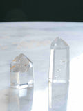 Petite pointe en Cristal de Roche Brésil - Pierre pour se recentrer sur son intention - SOLYA - Bijoux, Cristaux et mineraux en Belgique - Boutique de pierres naturelles et ethiques