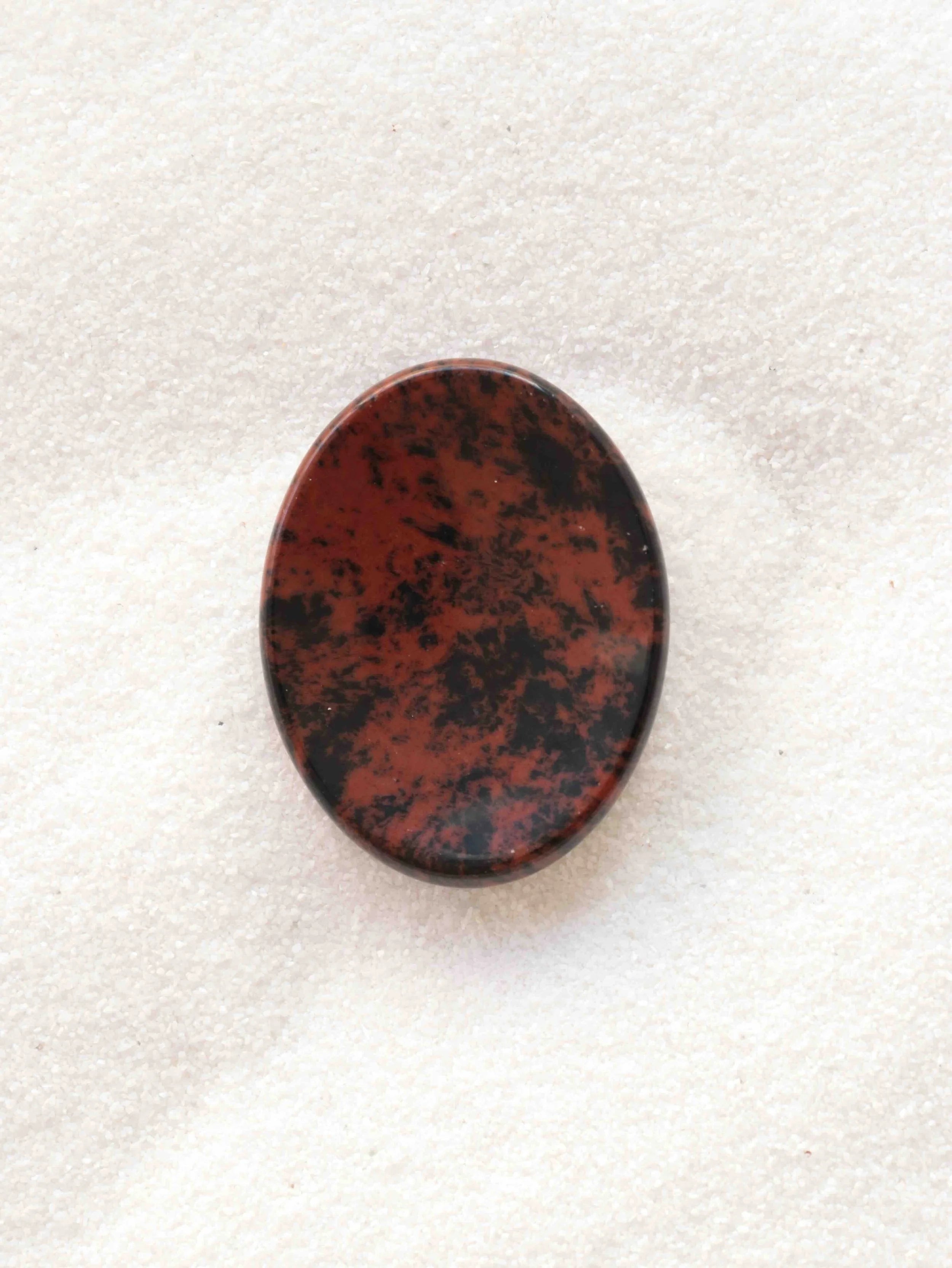 Pierre anti-stress Obsidienne acajou | Worry stone bouclier et pour l'ouverture aux possibilites | SOLYA | Pierres ethiques et naturelles en Belgique | Bijoux, cristaux et mineraux