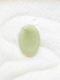 Pierre anti-stress  en Jade | Worry stone pour la tolerance | SOLYA | Bijoux, cristaux, pierres & minéraux | Pierres éthiques et naturelles en Belgique