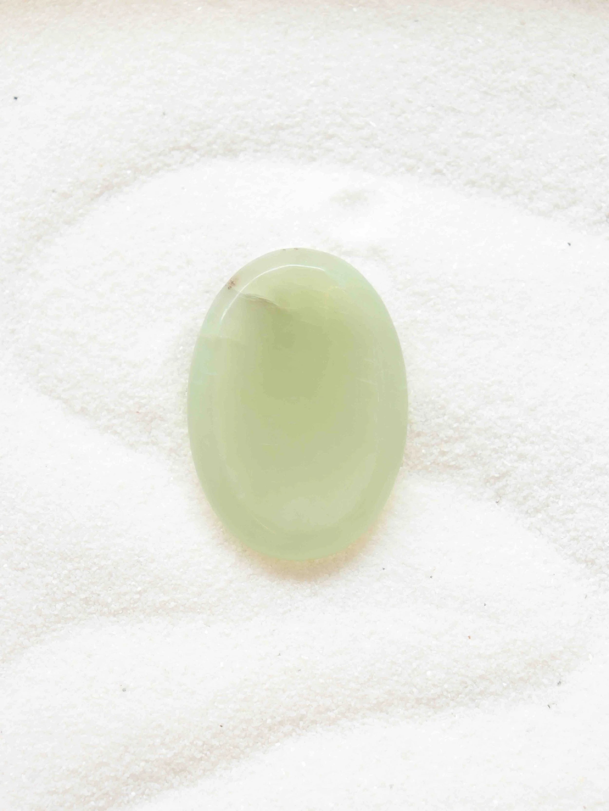 Pierre anti-stress  en Jade | Worry stone pour la tolerance | SOLYA | Bijoux, cristaux, pierres & minéraux | Pierres éthiques et naturelles en Belgique