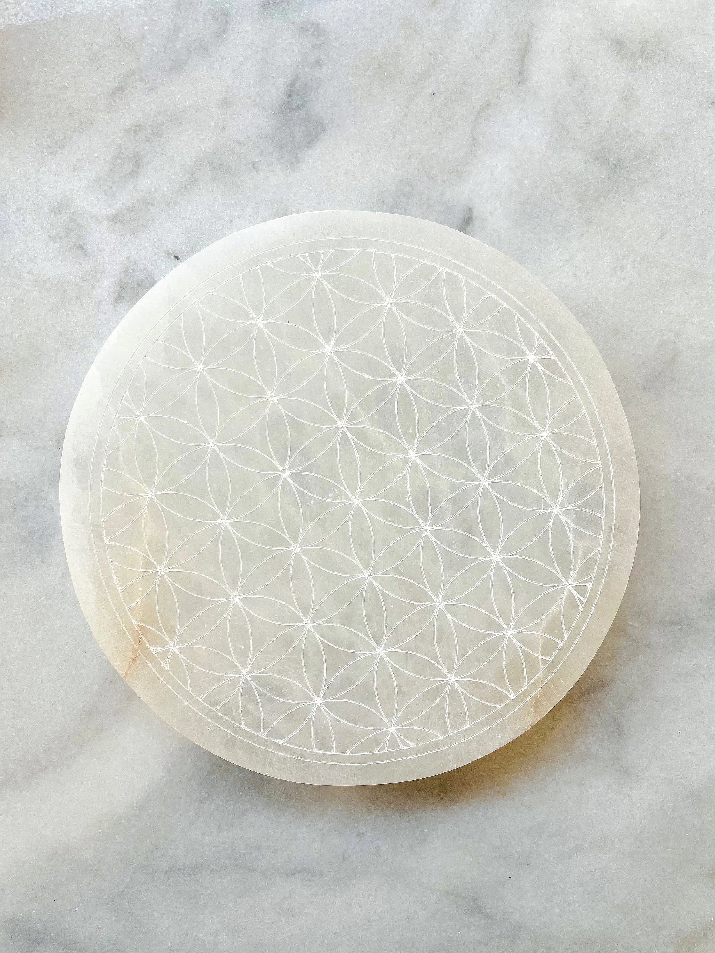 Plaque en Sélénite | Pierre pour Assainir & Apaiser | SOLYA | Boutique belge de pierres, bijoux, cristaux et minéraux | Ethique & Traçable