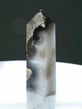 Pointe Agate volcanique - Pierre pour le courage & la chance - SOLYA - Bijoux, Cristaux et mineraux en Belgique - Boutique de pierres naturelles et ethiques