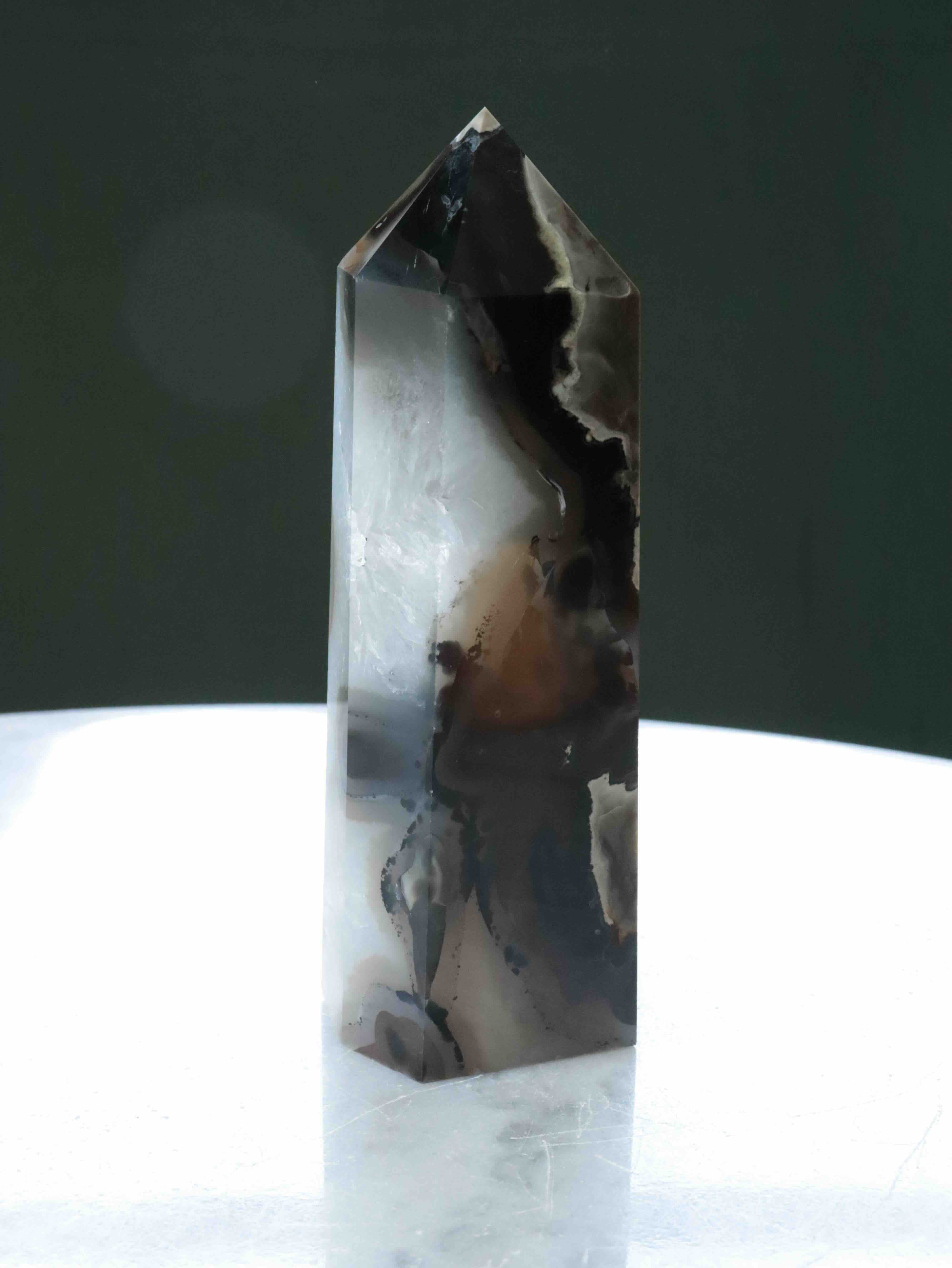 Pointe Agate volcanique - Pierre pour le courage & la chance - SOLYA - Bijoux, Cristaux et mineraux en Belgique - Boutique de pierres naturelles et ethiques